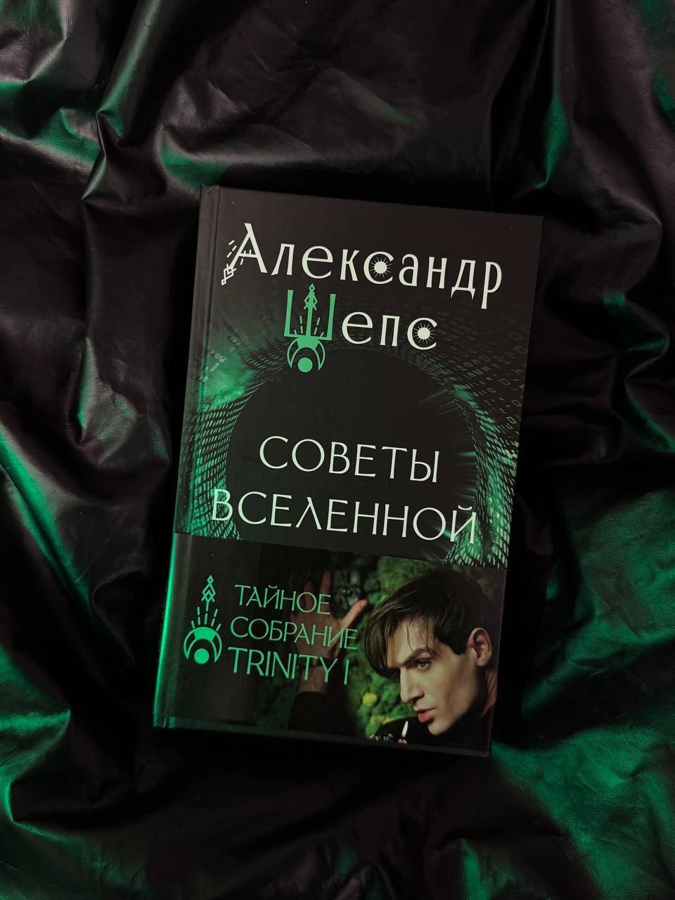 Изображение бумажной книги