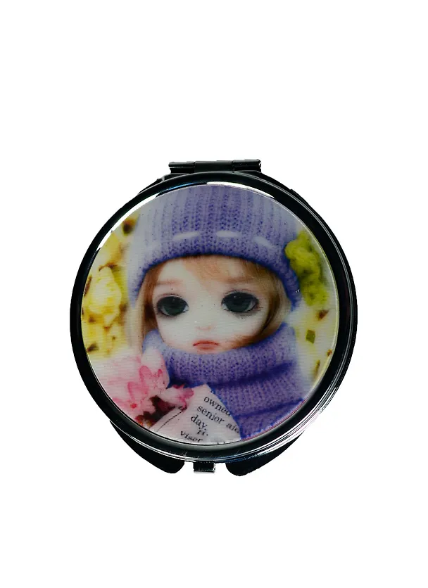 Зерк. плоск.D7 "Кукла в шапке и свитере" варио (08CHE-410) 2388562 — 1