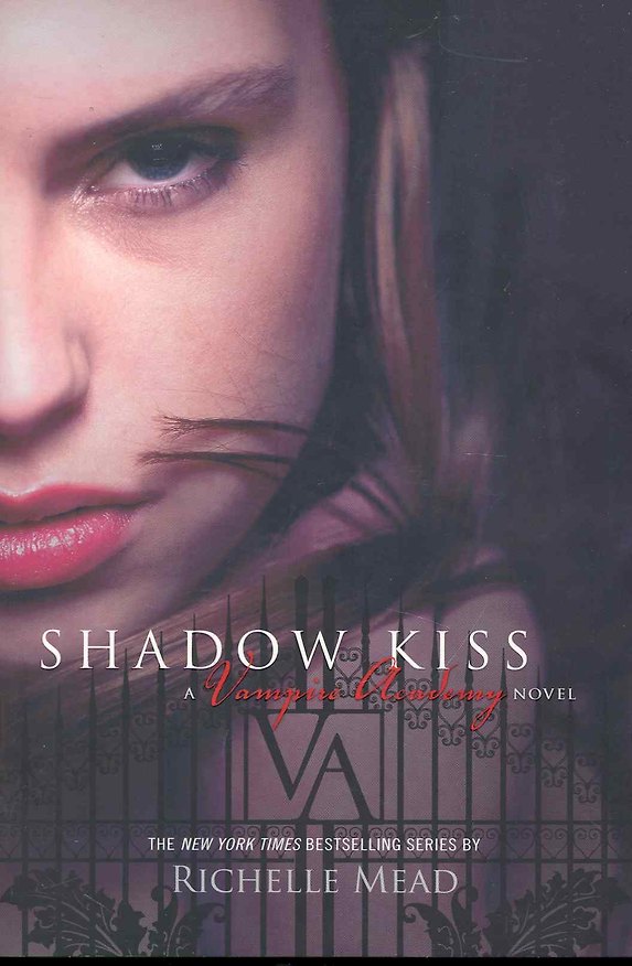 Книга Vampire Academy 3 Shadow Kiss / (мягк). Mead R. (Британия ИЛТ) (Richelle Mead) — 1