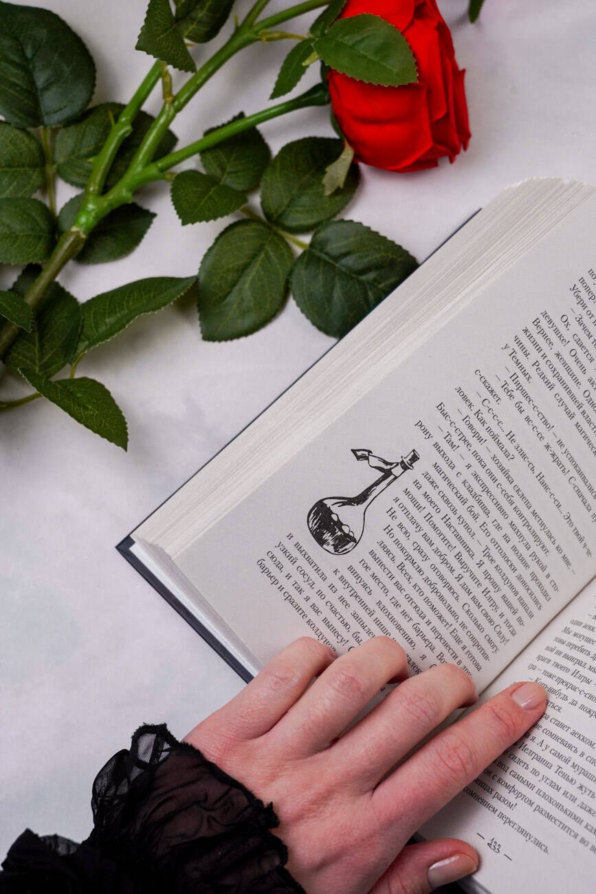 Изображение бумажной книги