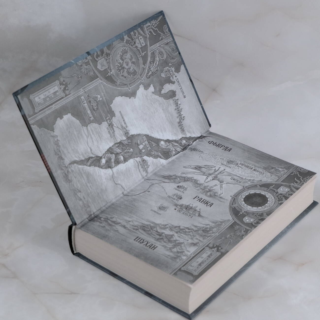 Изображение бумажной книги