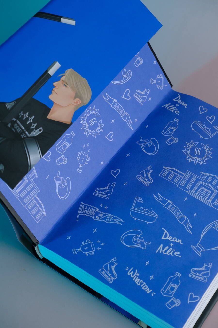 Изображение бумажной книги