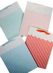 Пакет подарочный бумажный А5 23*18*10 "Нежные полоски", жен., мат. ламинат, Kairui
