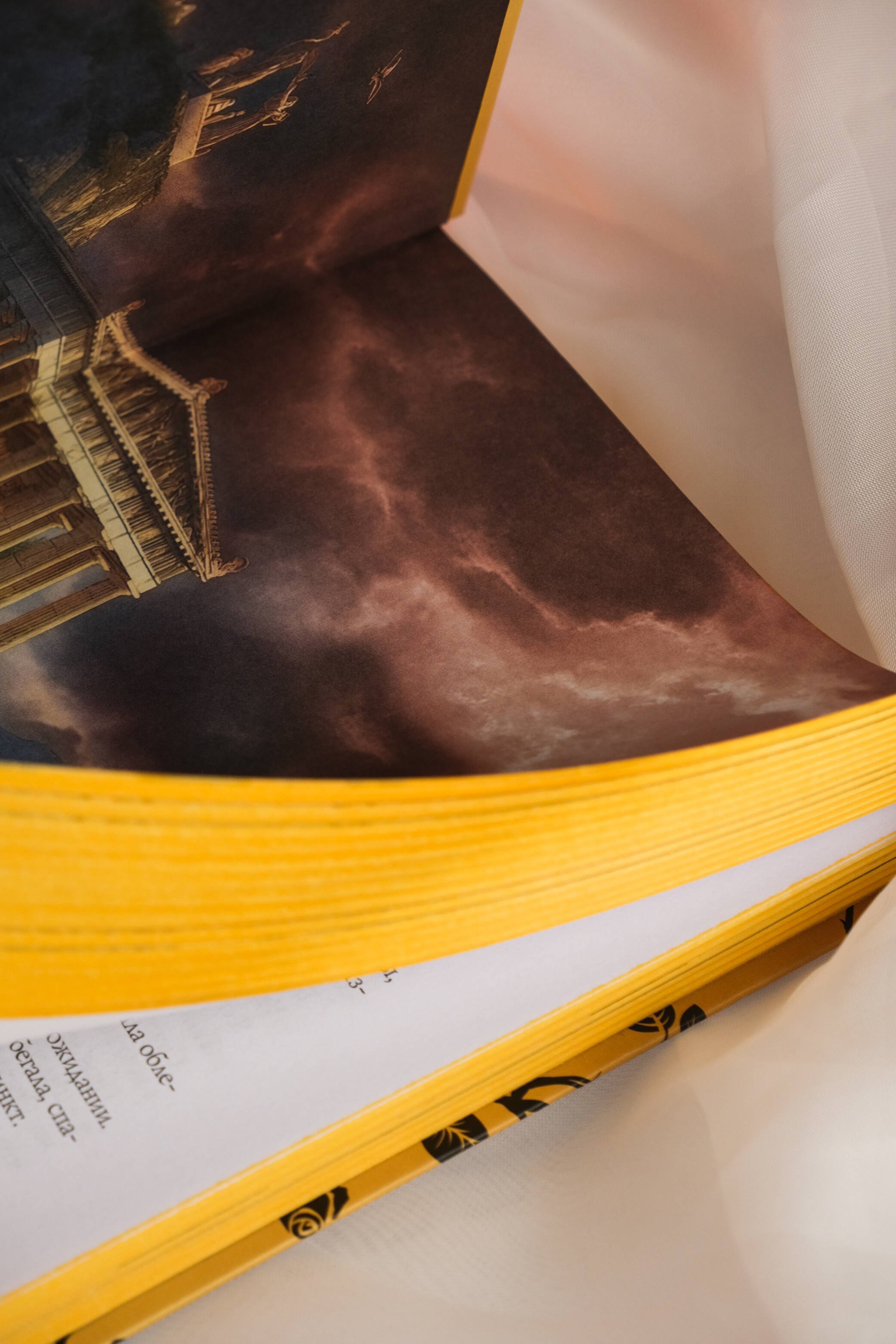 Изображение бумажной книги