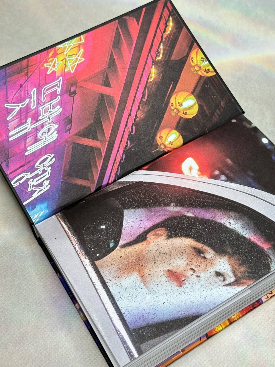 Изображение бумажной книги