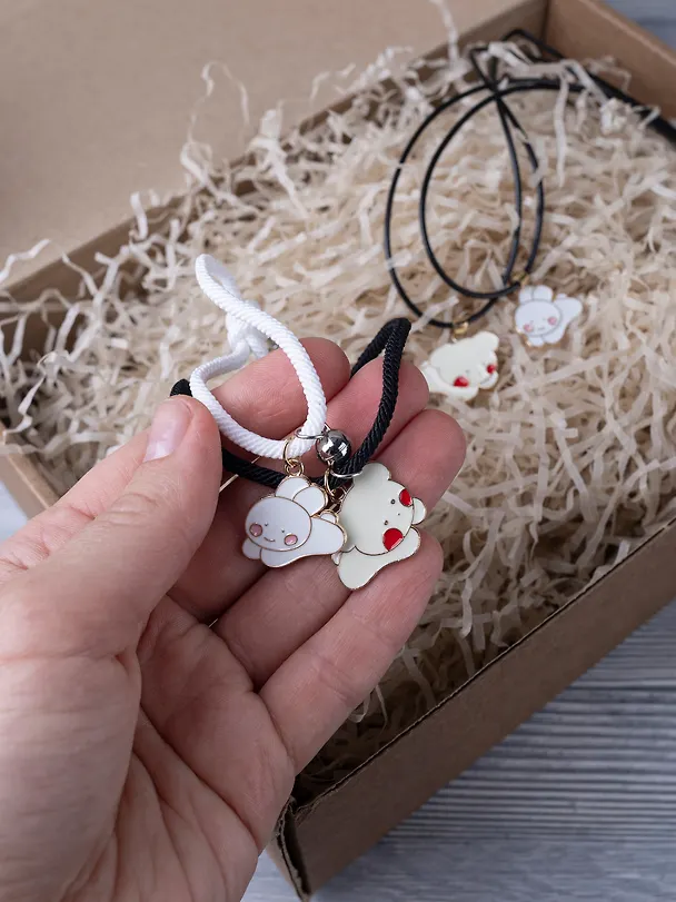 Набор парных браслетов и кулонов Kawaii (Набор парных браслетов с подвеской Kawaii Мишка и Кролик+Набор парных кулонов Kawaii Мишка и Кролик) (текстиль, металл) 3090045 — 8