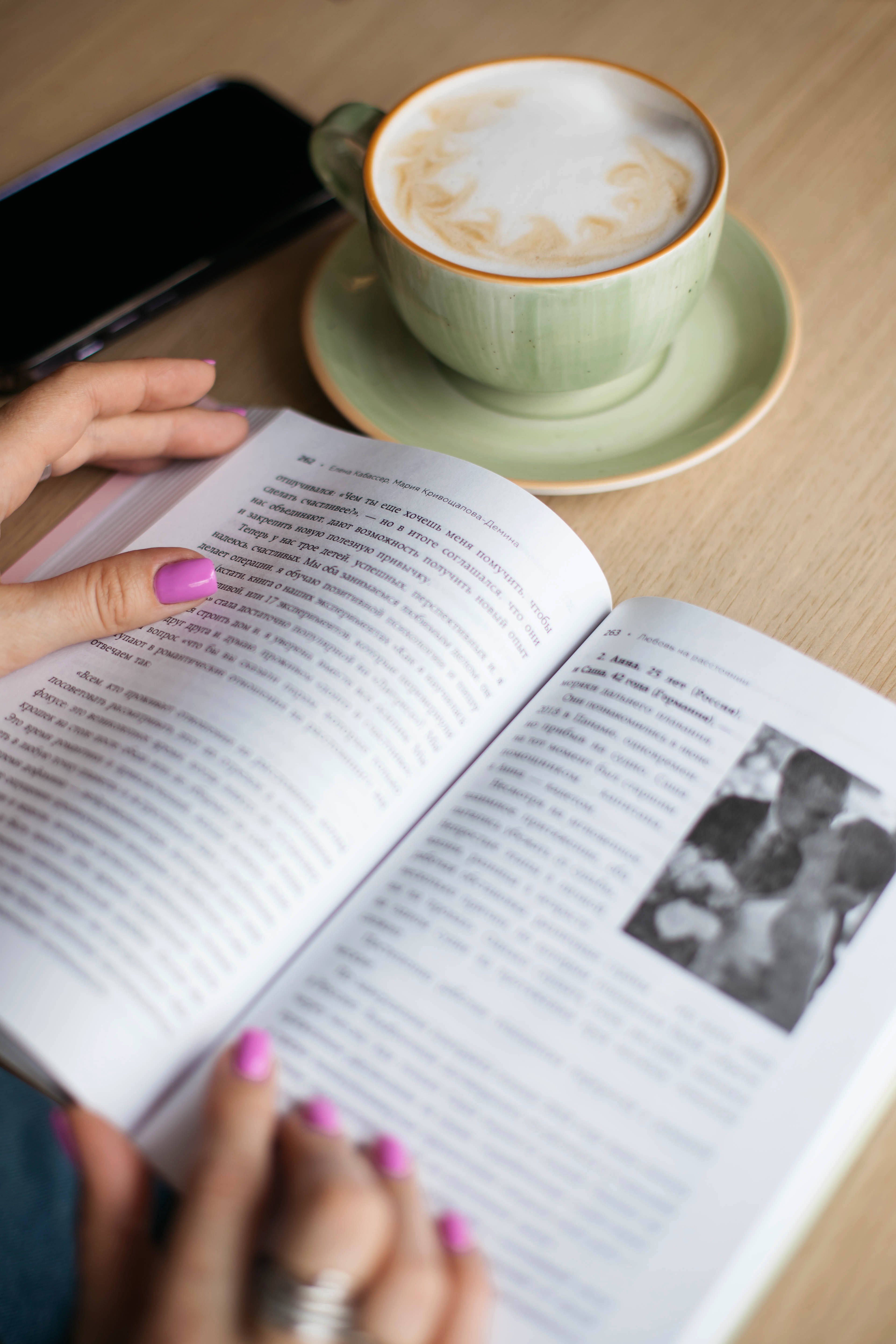 Изображение бумажной книги