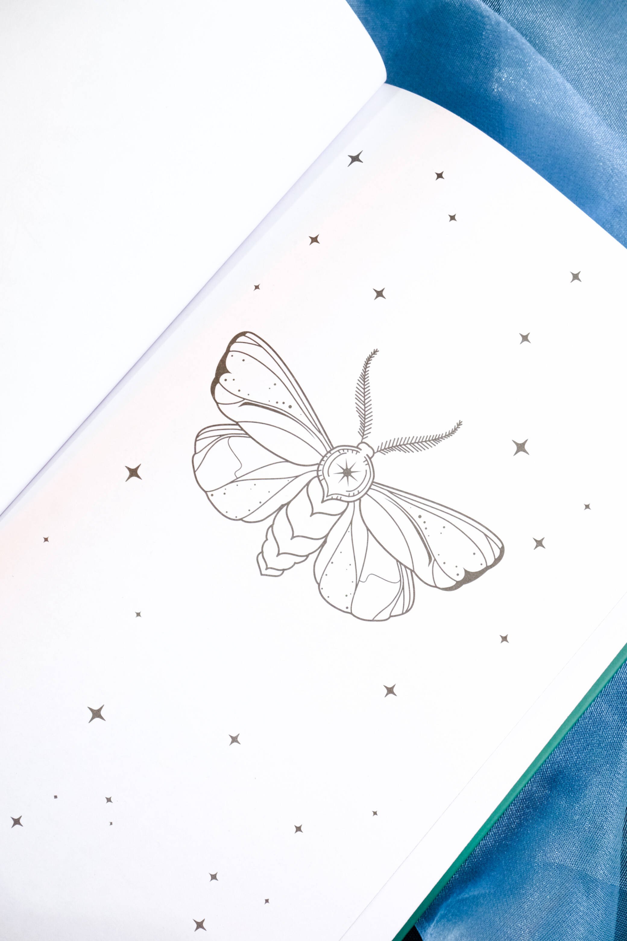 Изображение бумажной книги