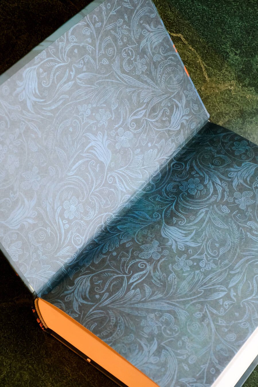 Изображение бумажной книги