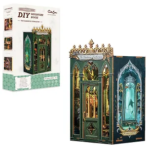 CWGA202 Конструктор интерьерный  – сборный домик CuteBee - Тёмный Гербарий, 98 деталей (материалы: дерево, картон, пластик, металл), со световыми эффектами (подсветка интерьера), с питанием от 2хААА батареек (не включены), серия DIY, возраст 14+