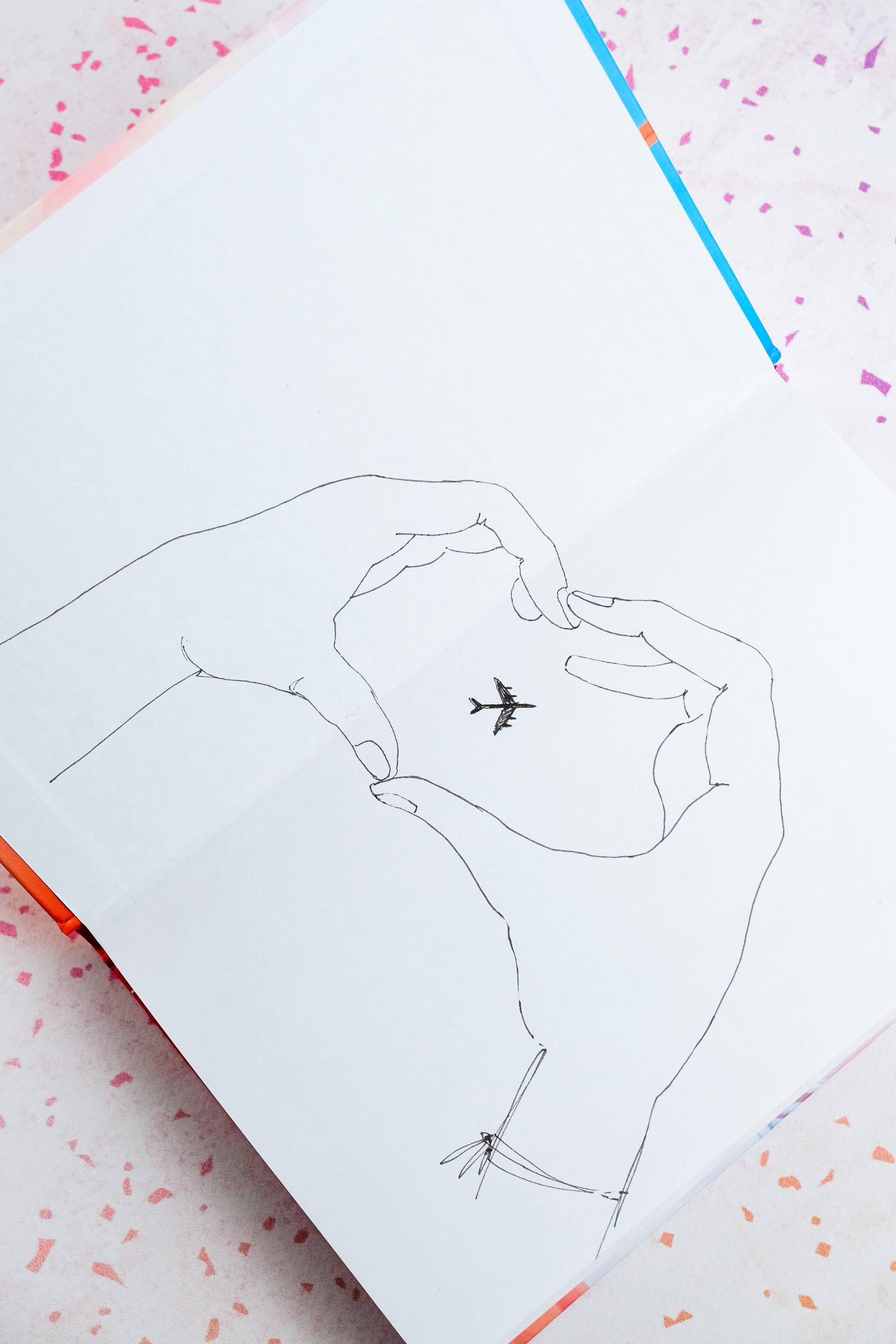 Изображение бумажной книги