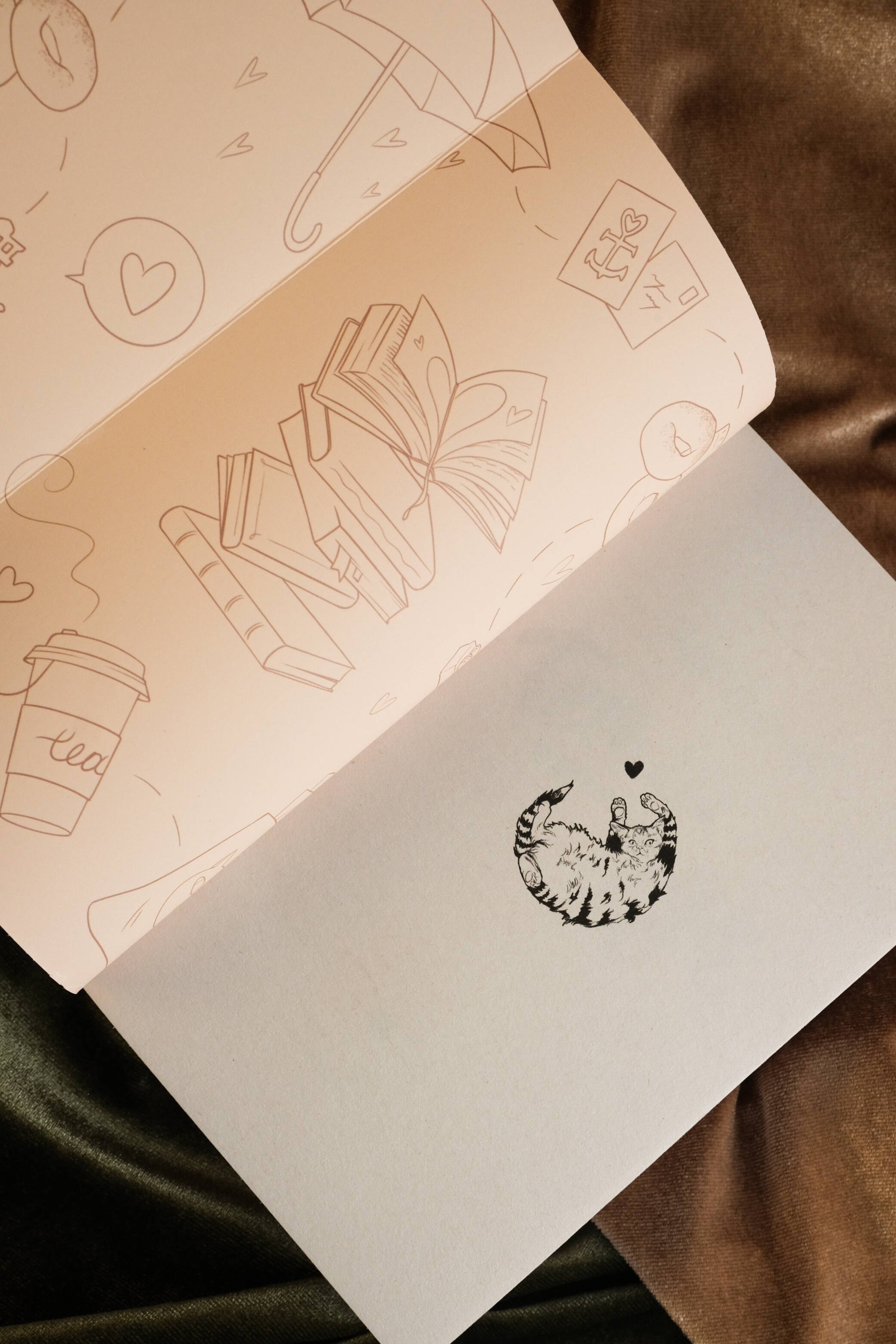 Изображение бумажной книги