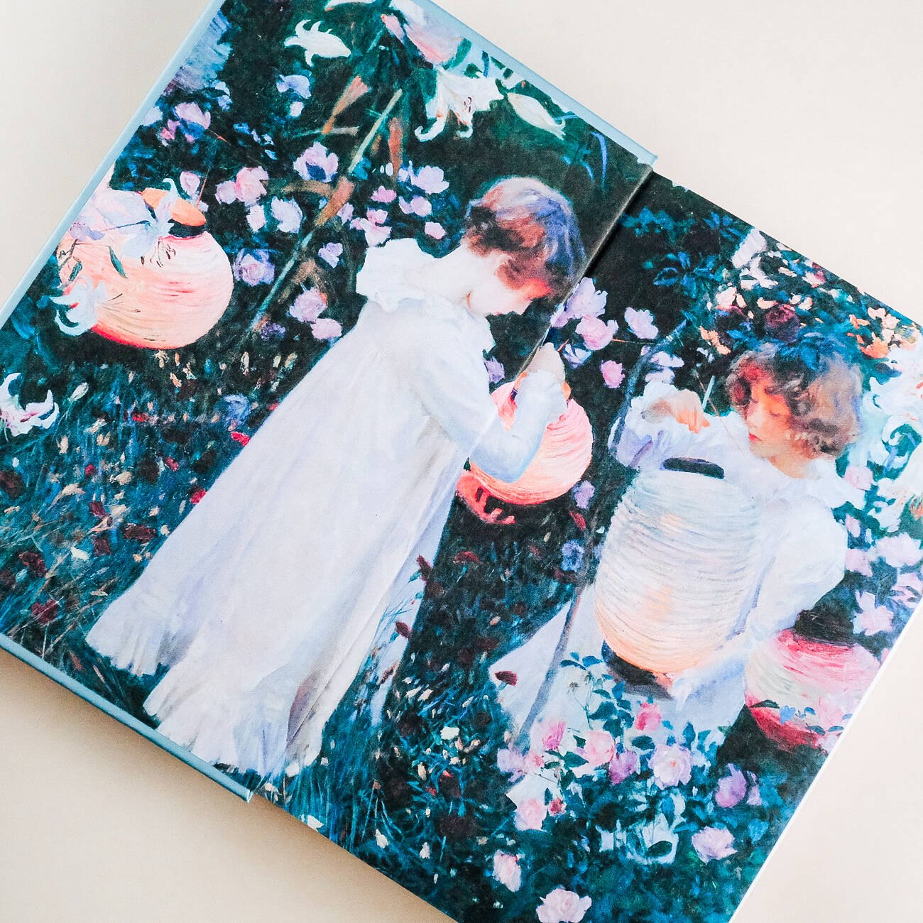 Изображение бумажной книги