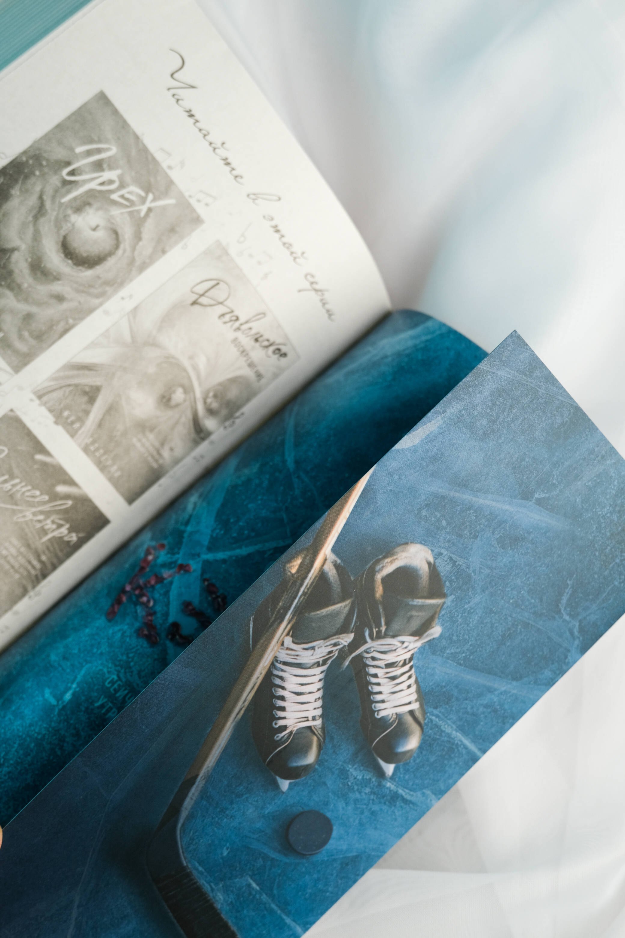 Изображение бумажной книги