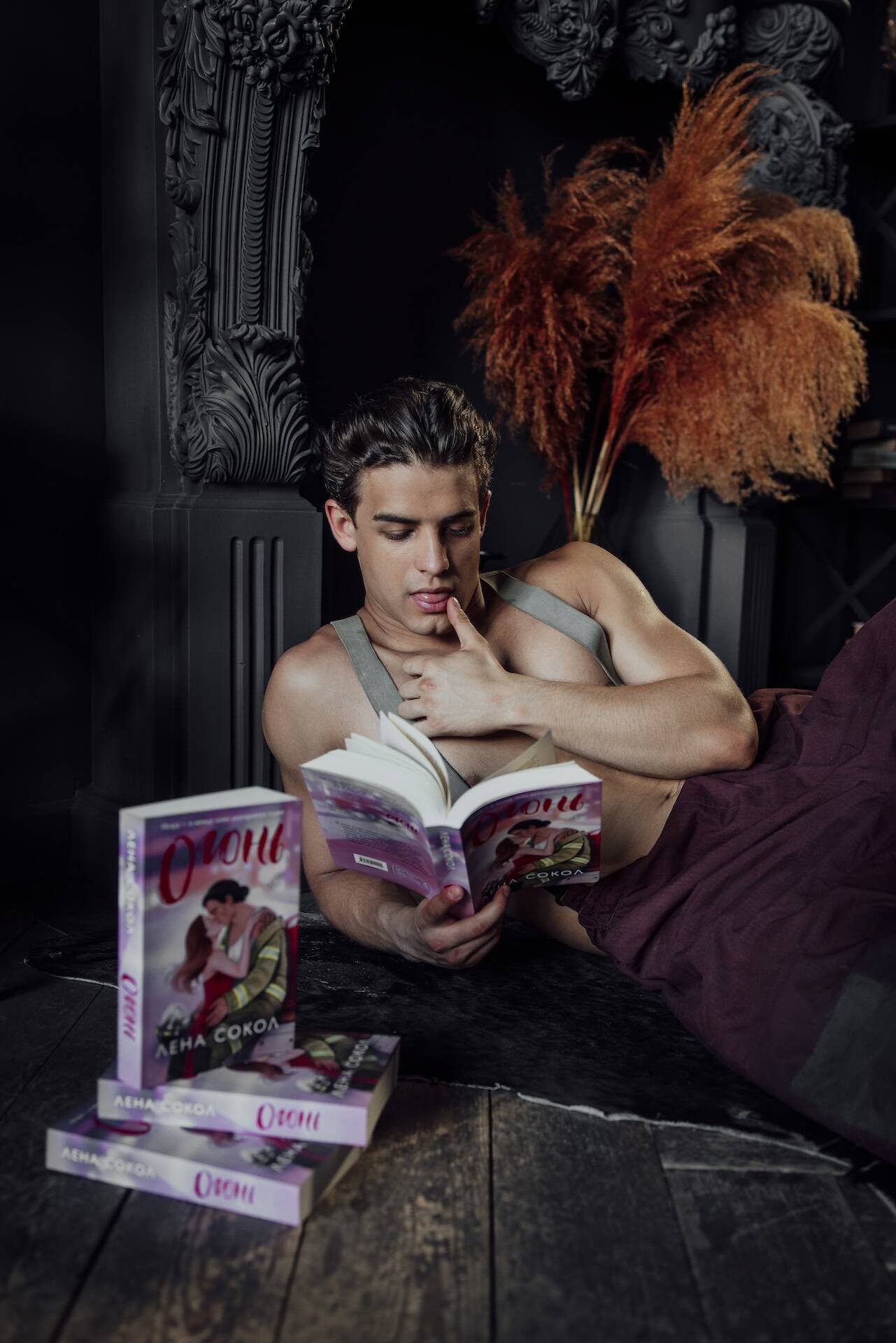 Изображение бумажной книги