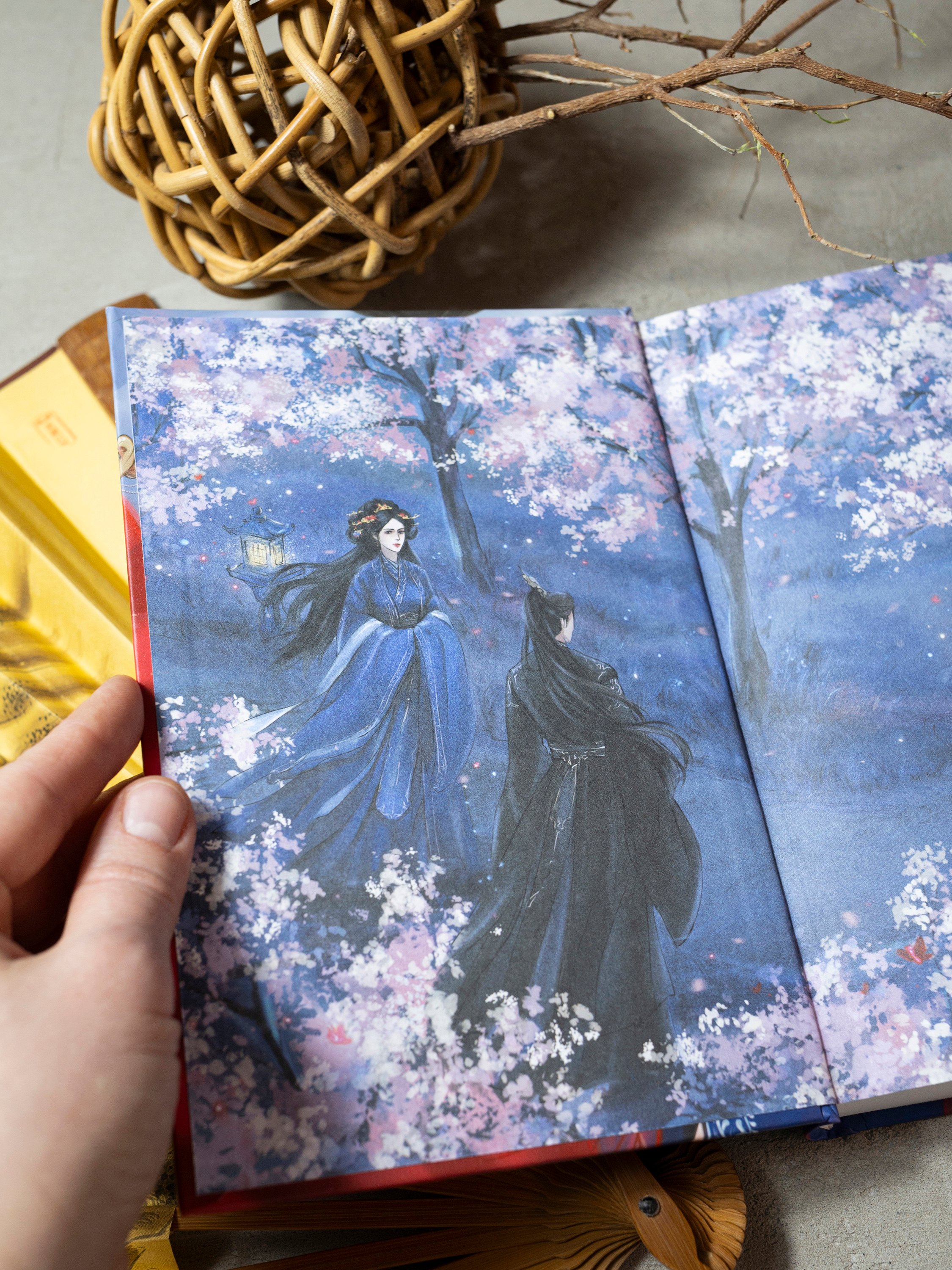 Изображение бумажной книги