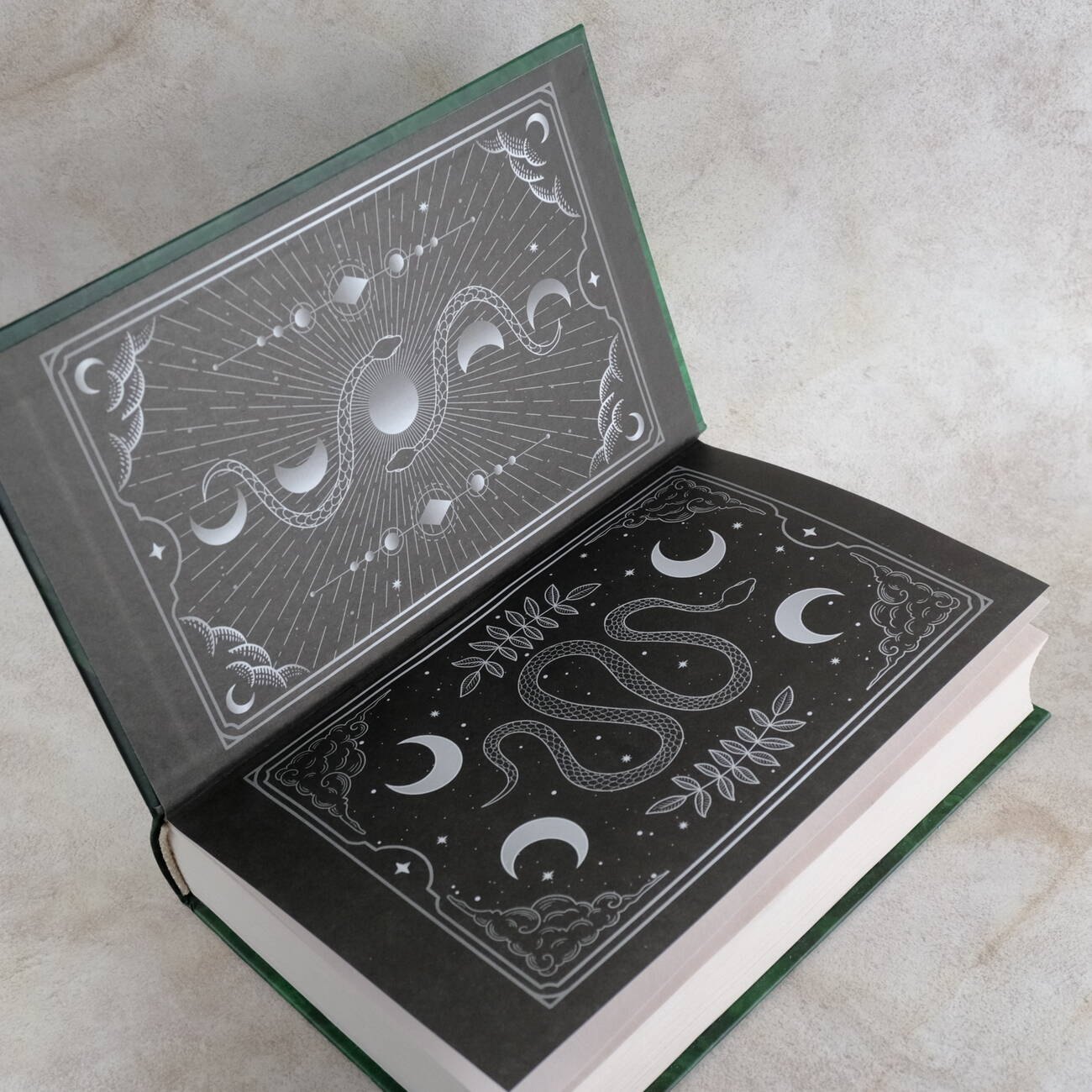 Изображение бумажной книги