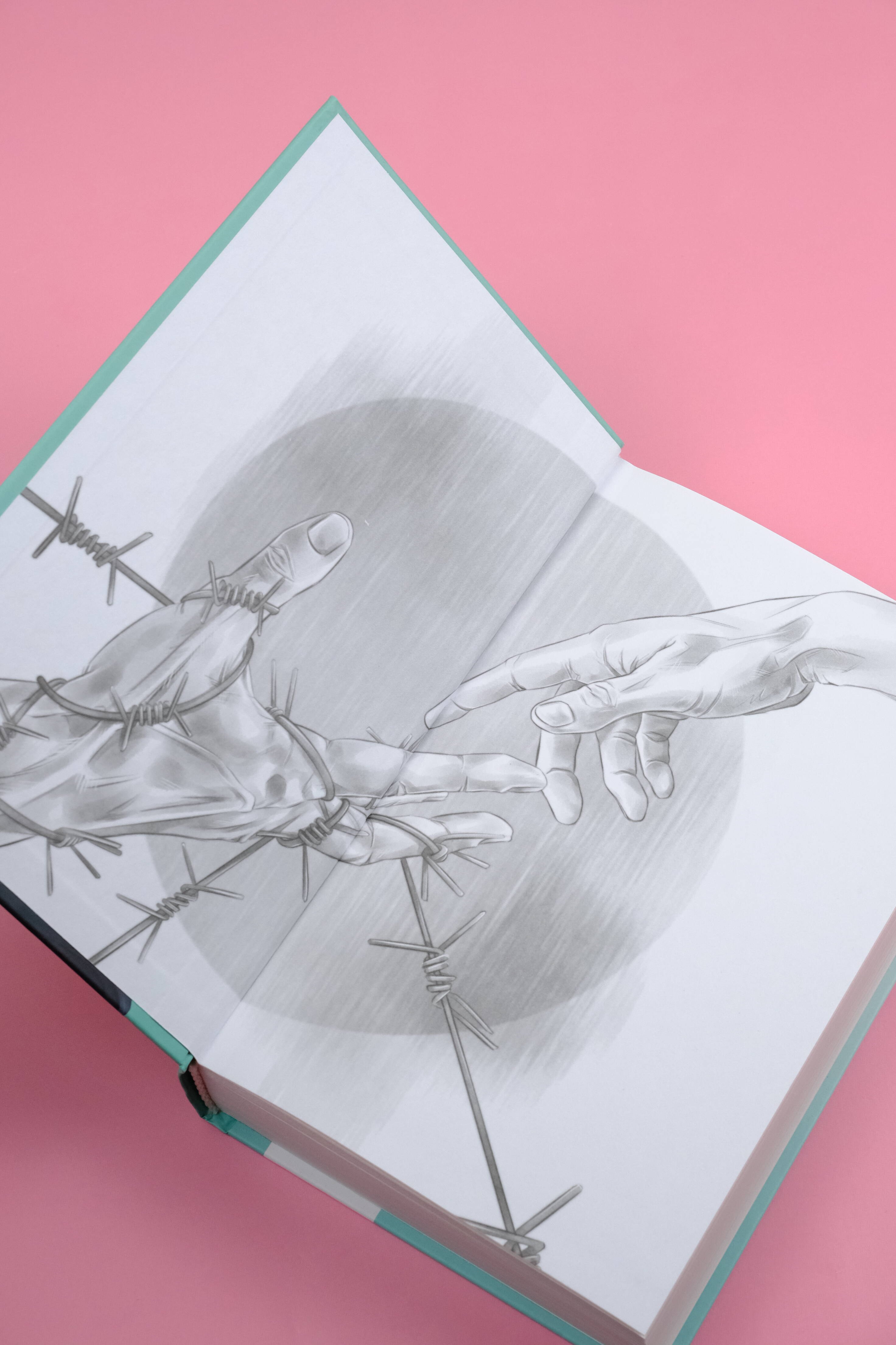 Изображение бумажной книги