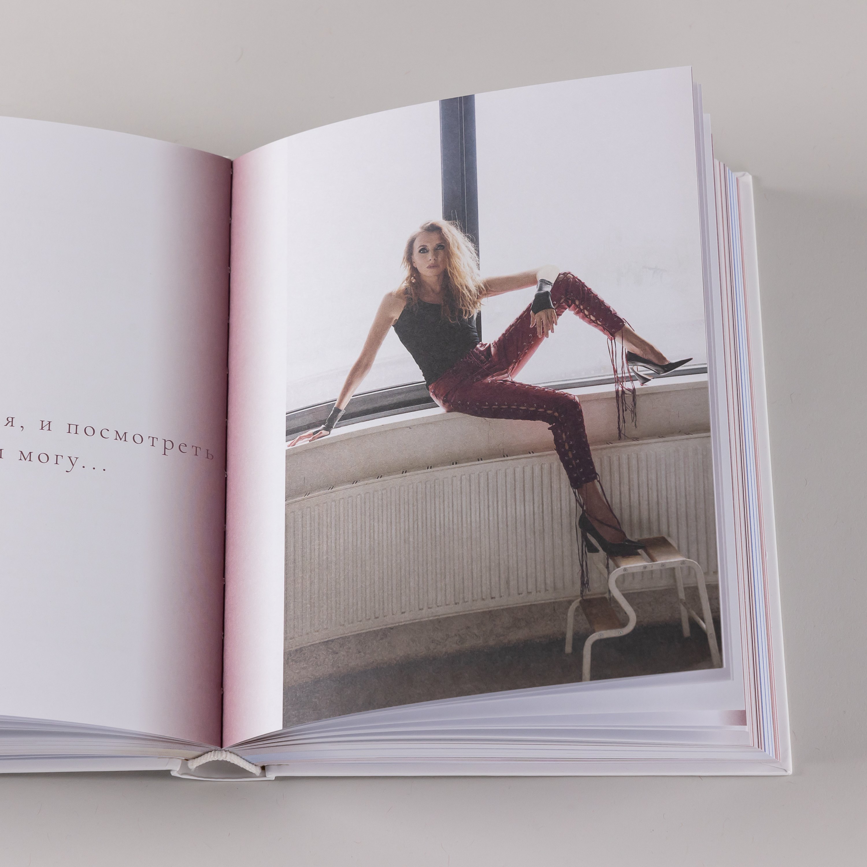 Изображение бумажной книги