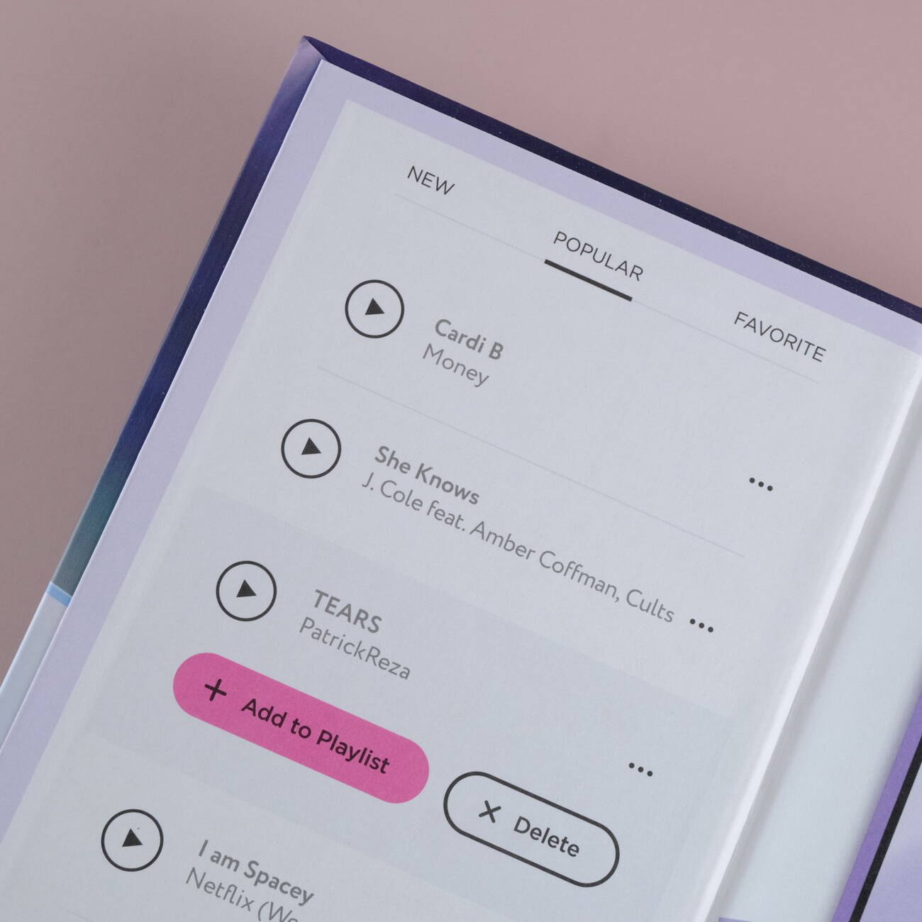 Изображение бумажной книги