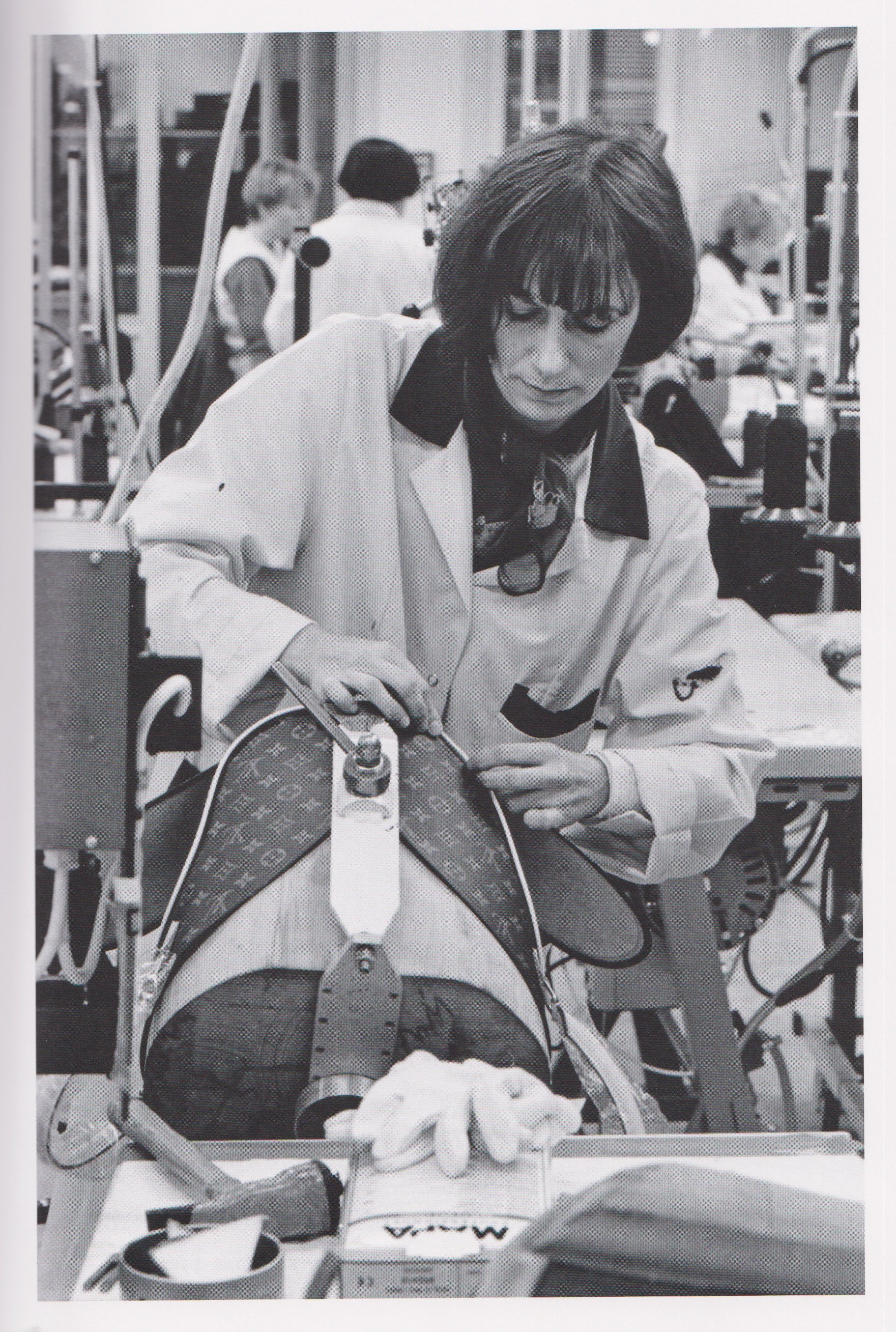 Изображение бумажной книги