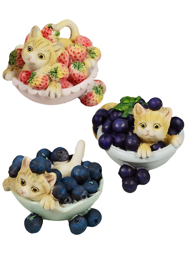 Фигурка Котенок в ягодах (9х6) (162-229) 2562038 — 1