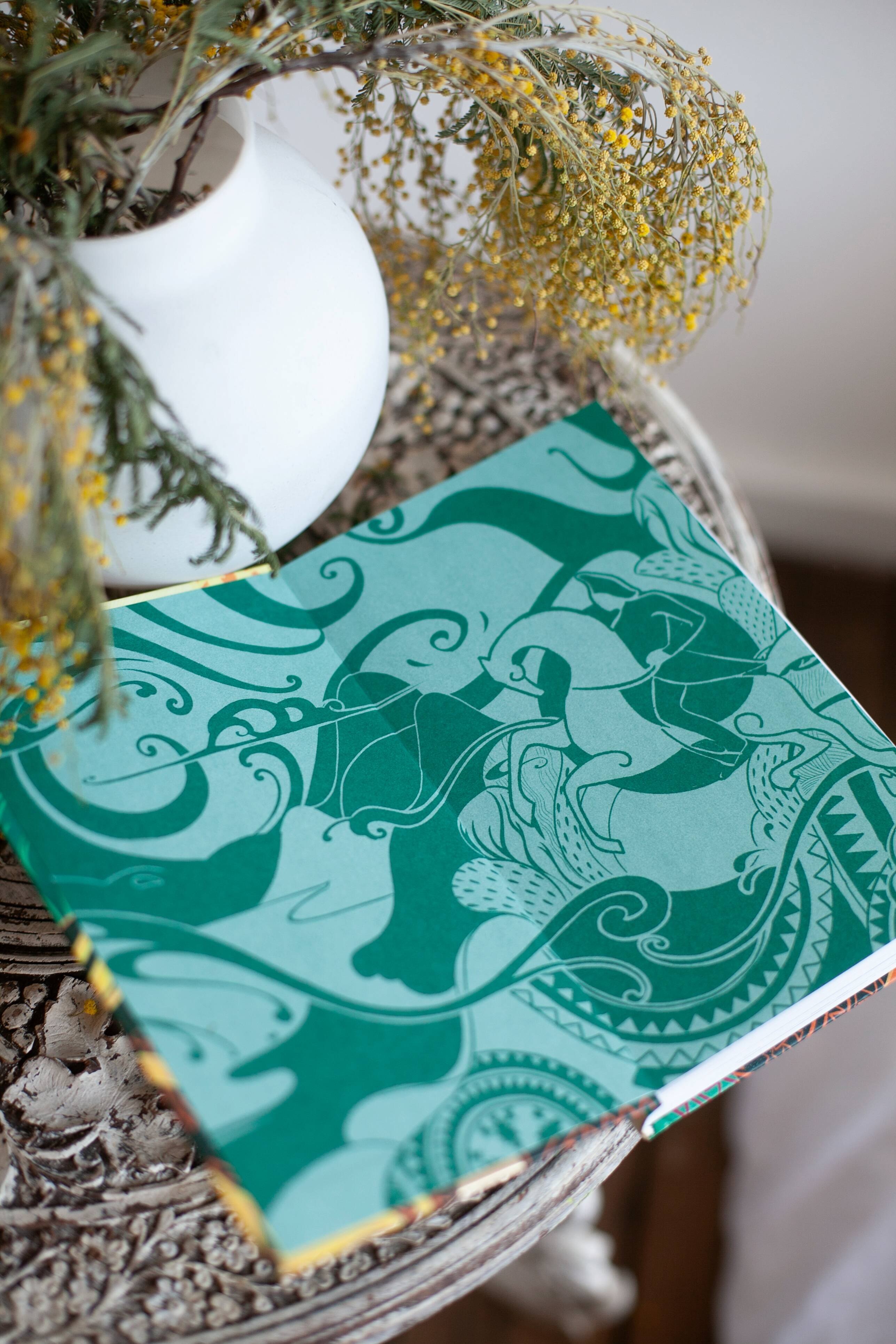 Изображение бумажной книги