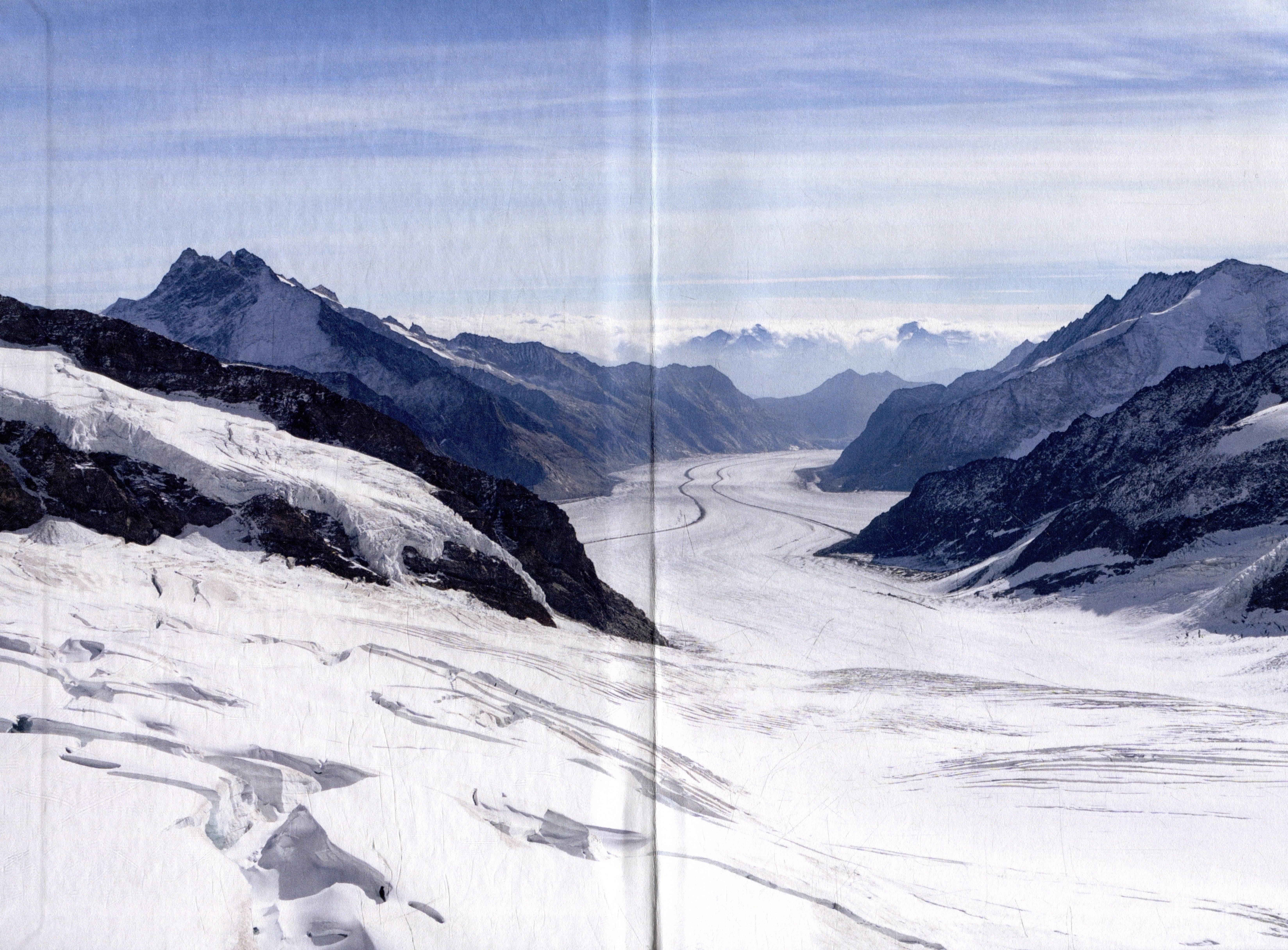 Изображение бумажной книги