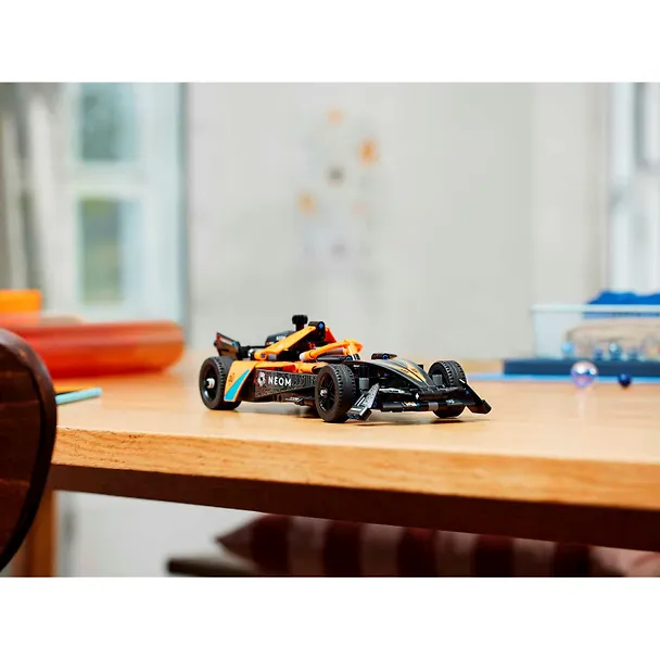 LEGO Technic: Гоночный автомобиль NEOM McLaren Formula E, 452 детали (42169) 3121308 — 3
