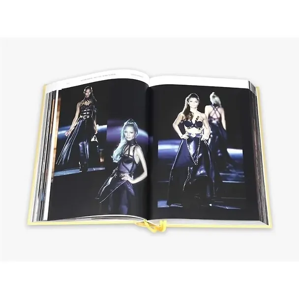 Книга Versace Catwalk: The Complete Collections () — 2