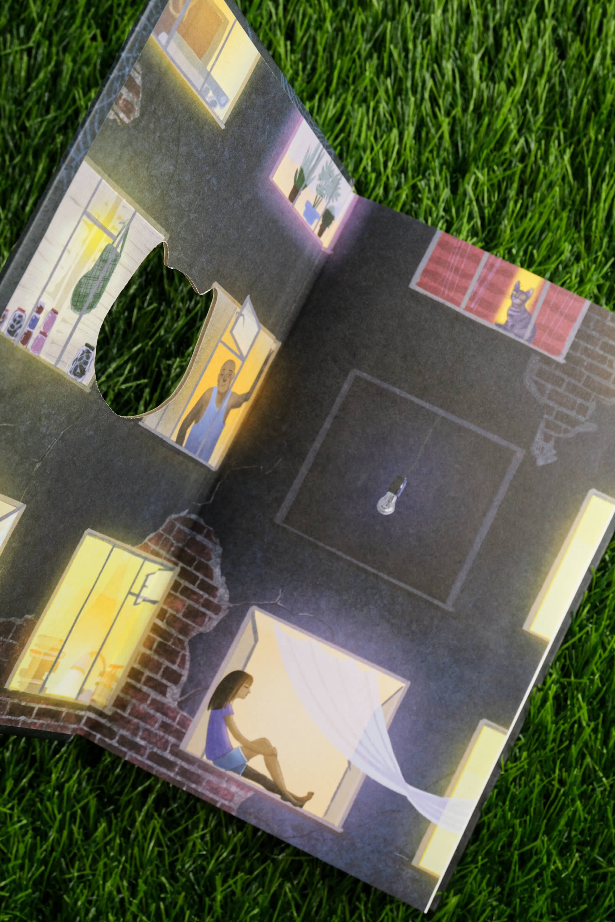 Изображение бумажной книги