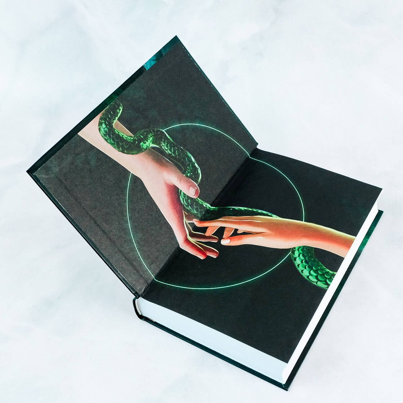 Изображение бумажной книги