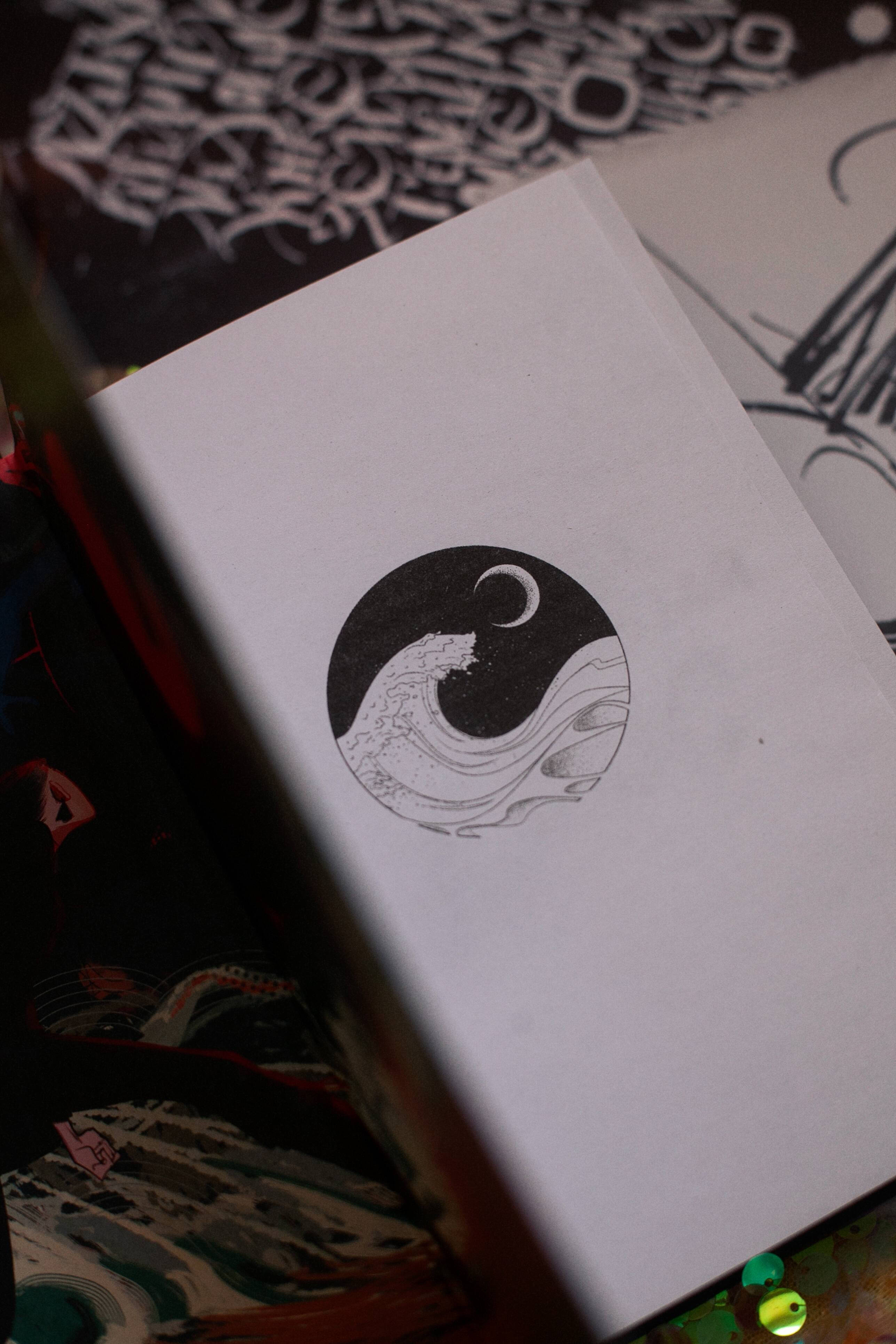 Изображение бумажной книги