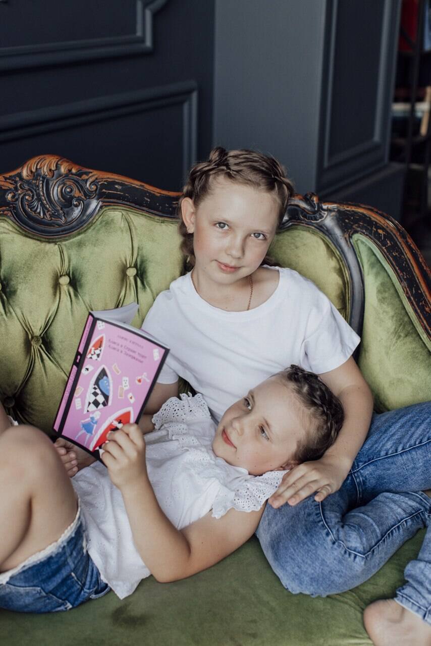 Изображение бумажной книги