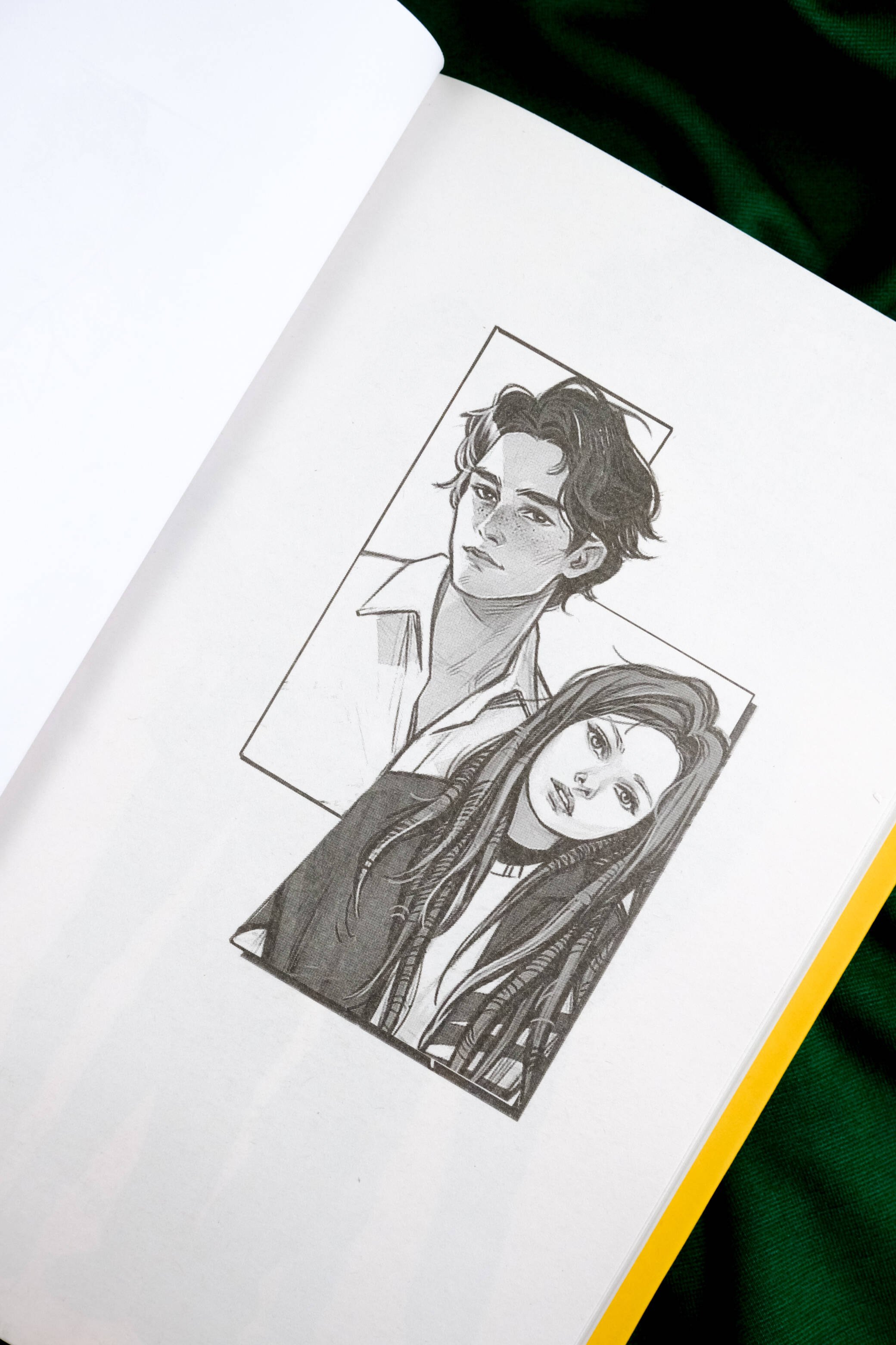 Изображение бумажной книги