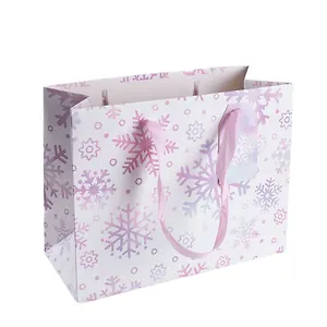 Пакет А5 23*18*10 "Снежинки на белом" НГ, бум.мат.ламинат