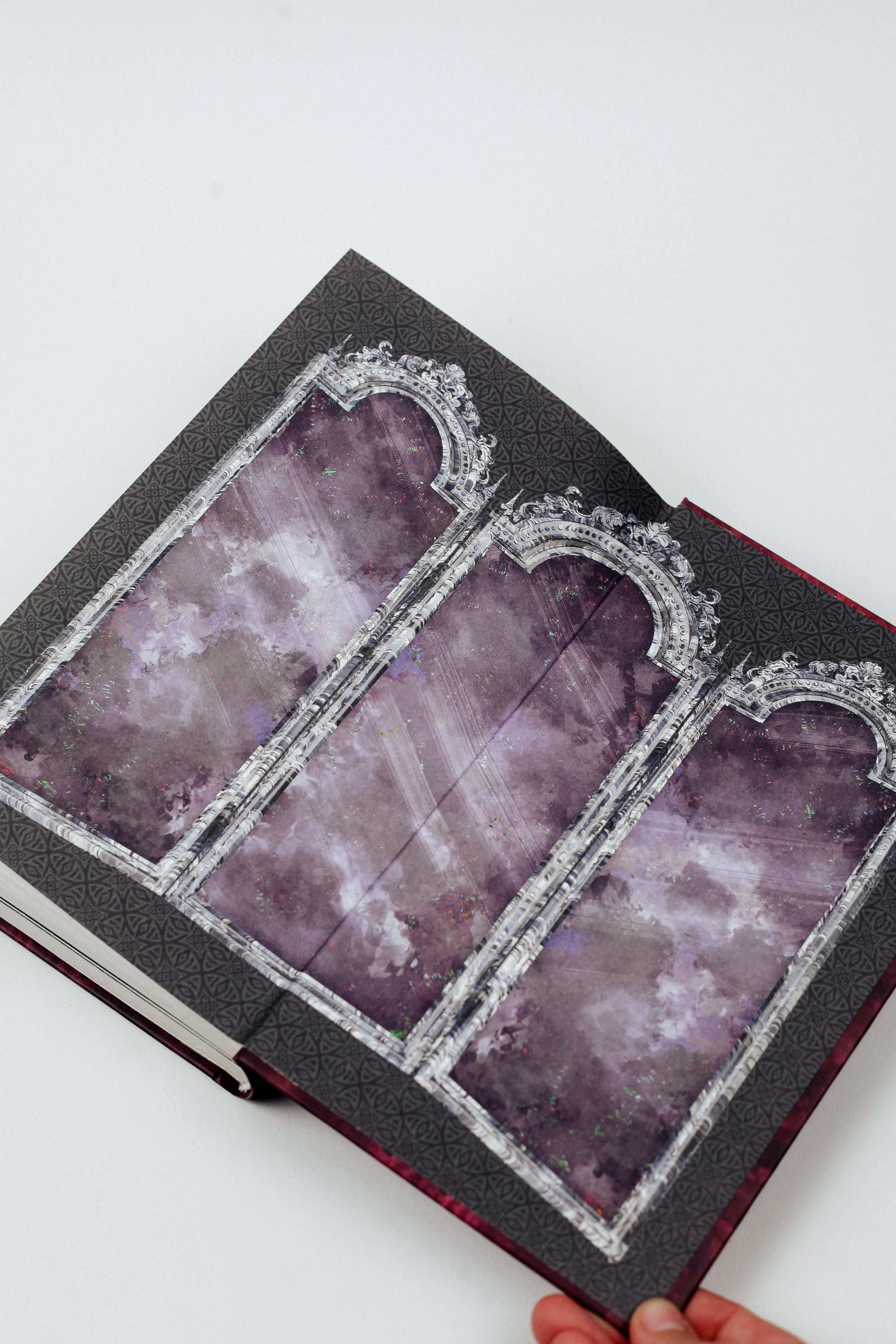 Изображение бумажной книги