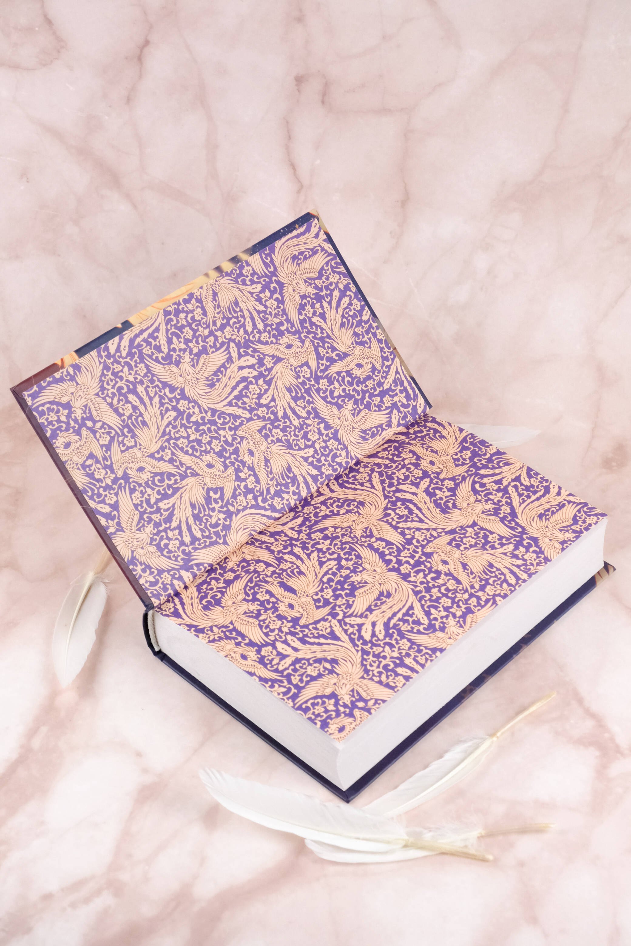 Изображение бумажной книги