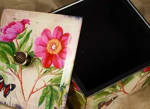 Шкатулка (14,5х14,5х10,5) (58019)