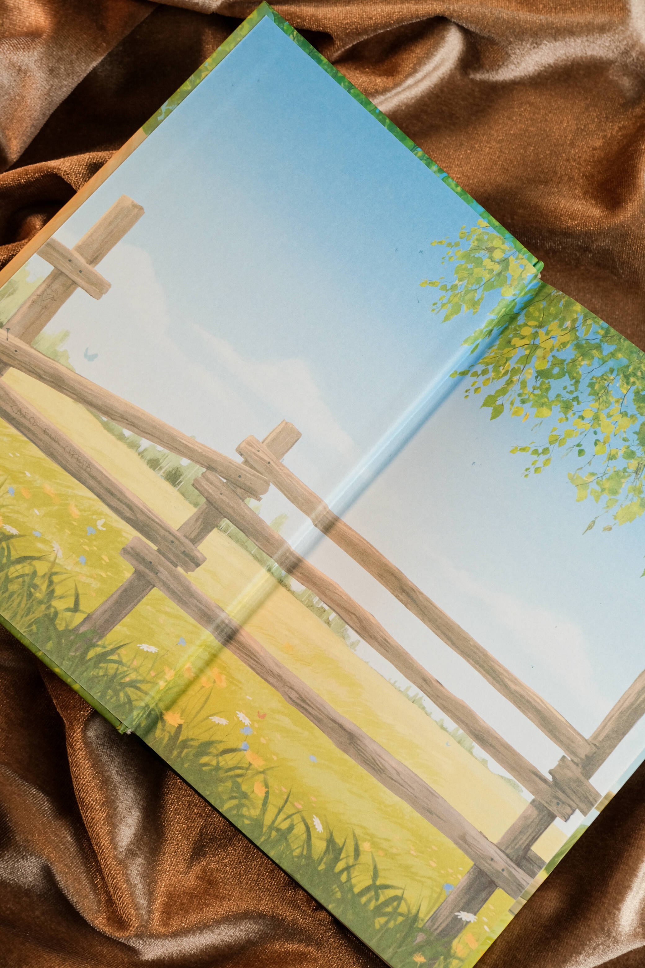 Изображение бумажной книги