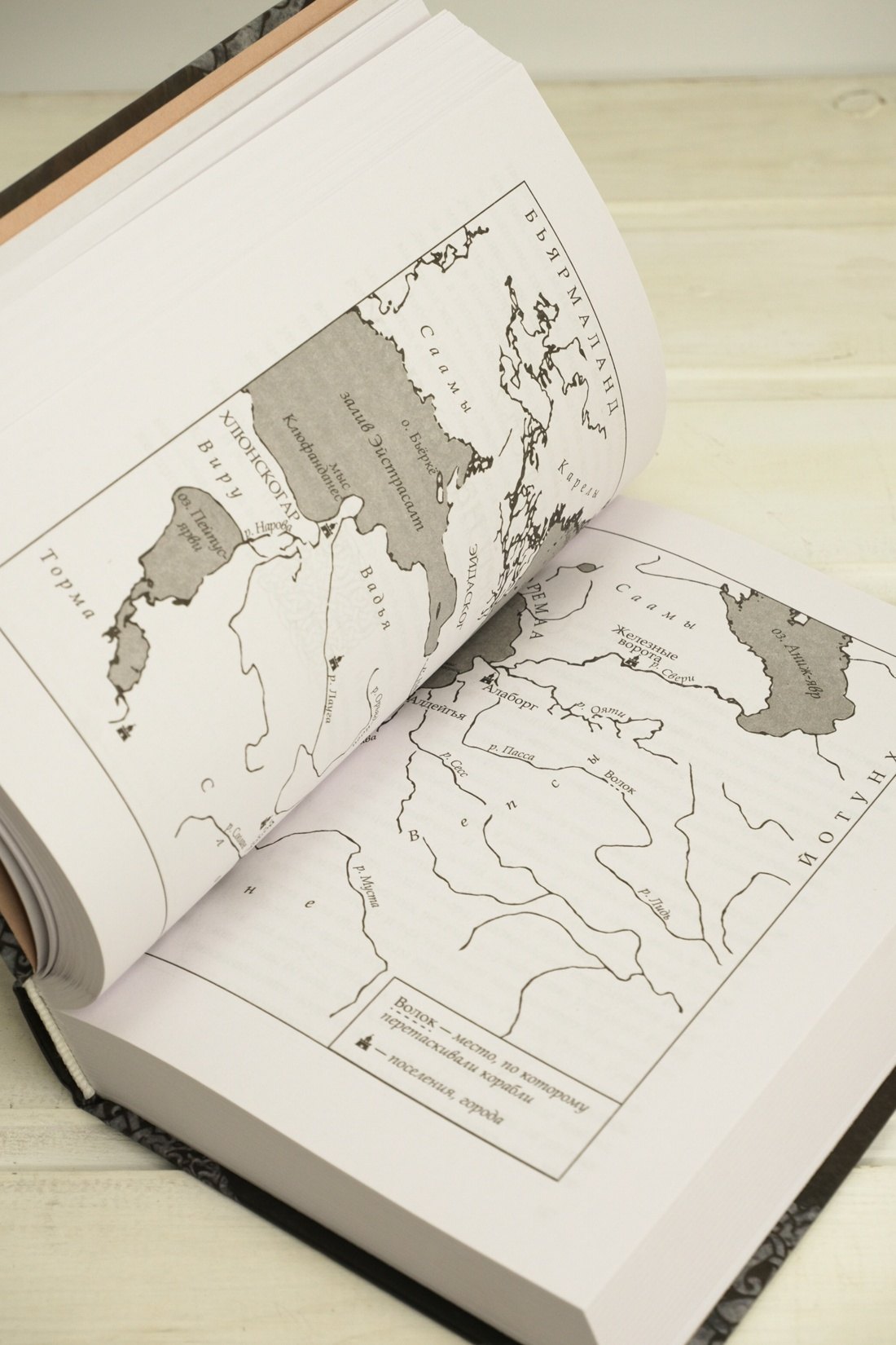 Изображение бумажной книги