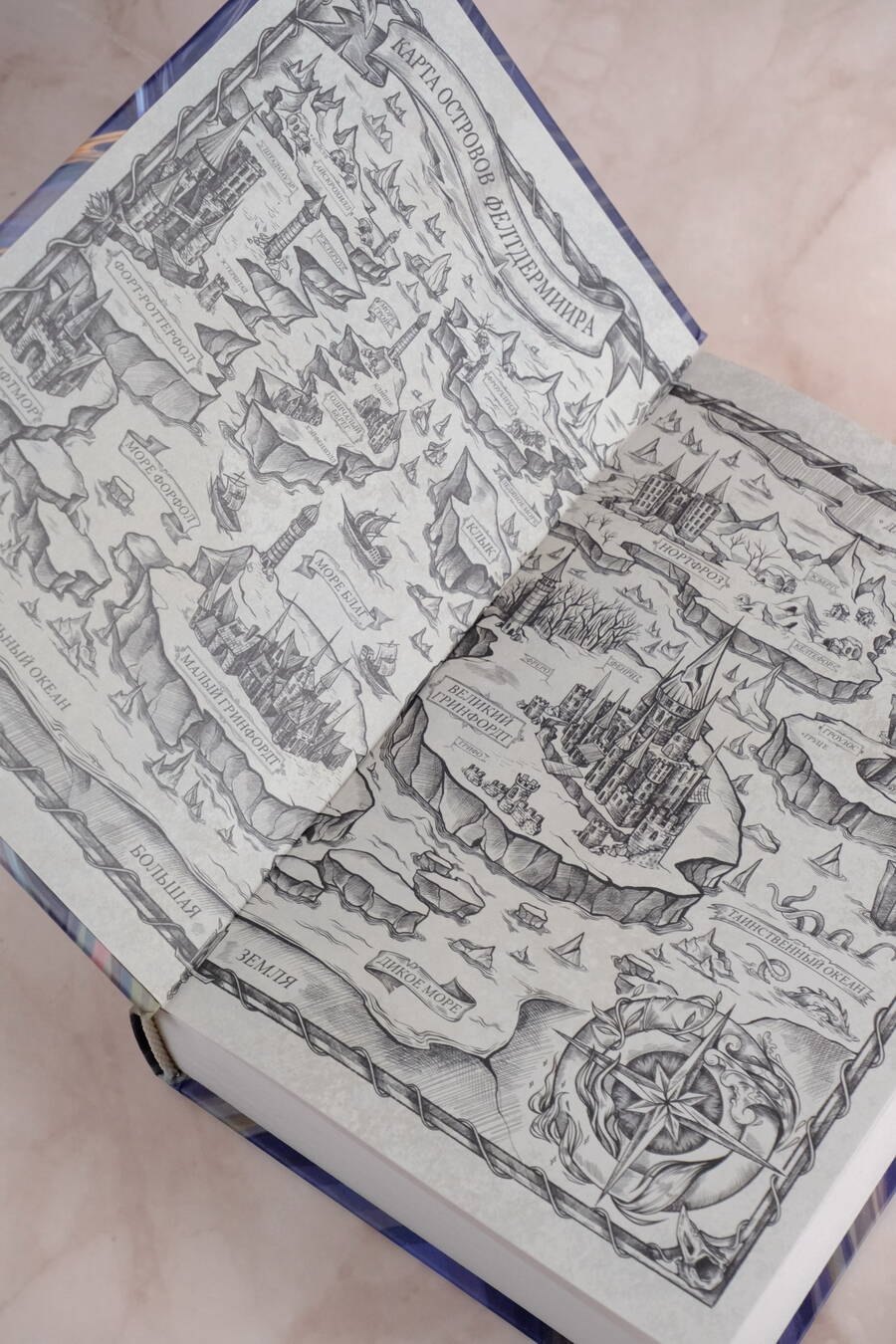 Изображение бумажной книги