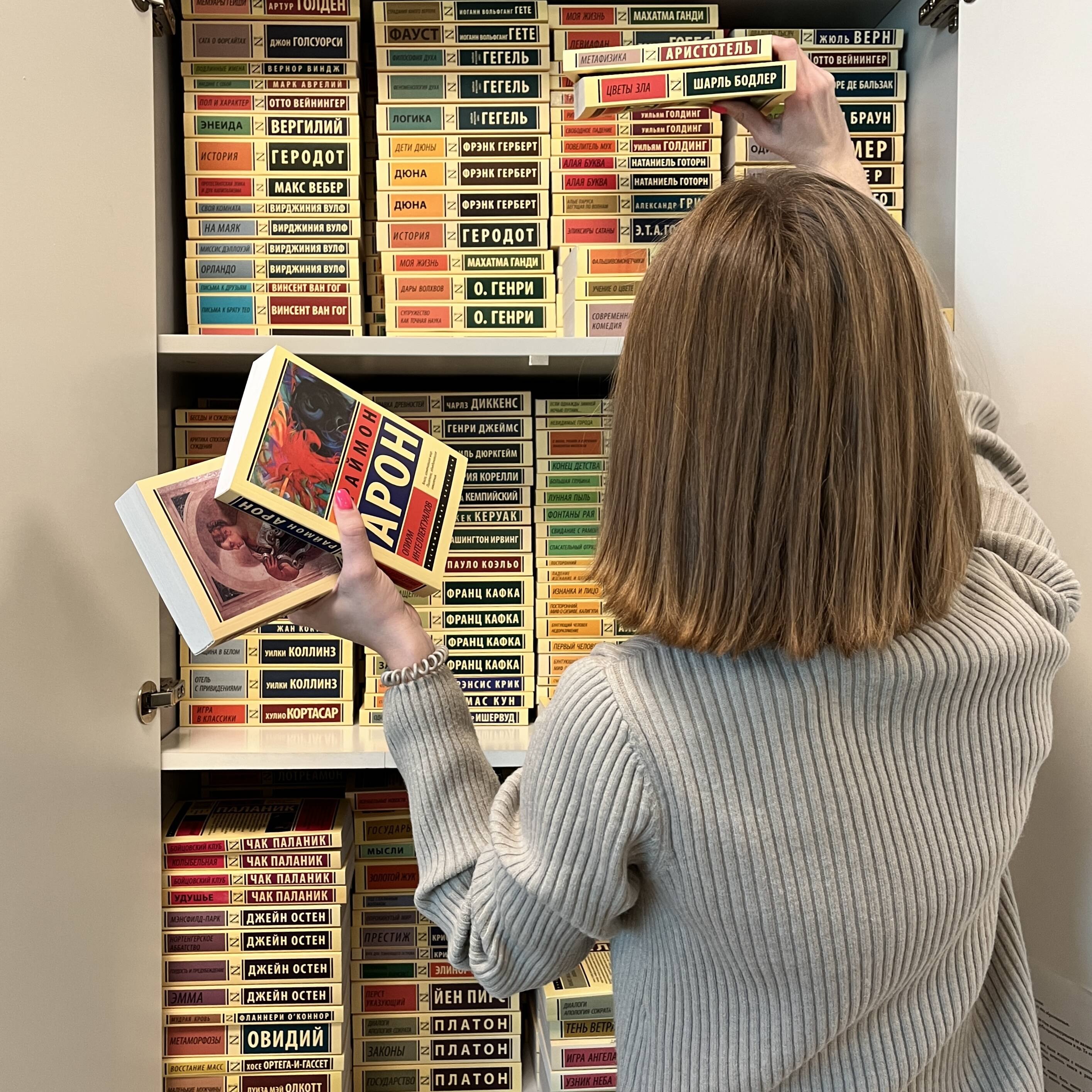 Изображение бумажной книги