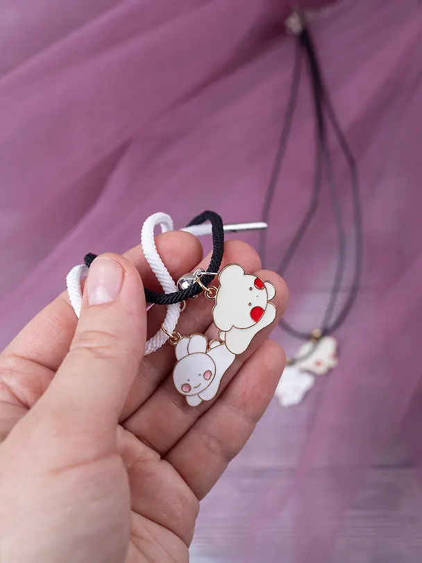 Набор парных браслетов и кулонов Kawaii (Набор парных браслетов с подвеской Kawaii Мишка и Кролик+Набор парных кулонов Kawaii Мишка и Кролик) (текстиль, металл) 3090045 — 4