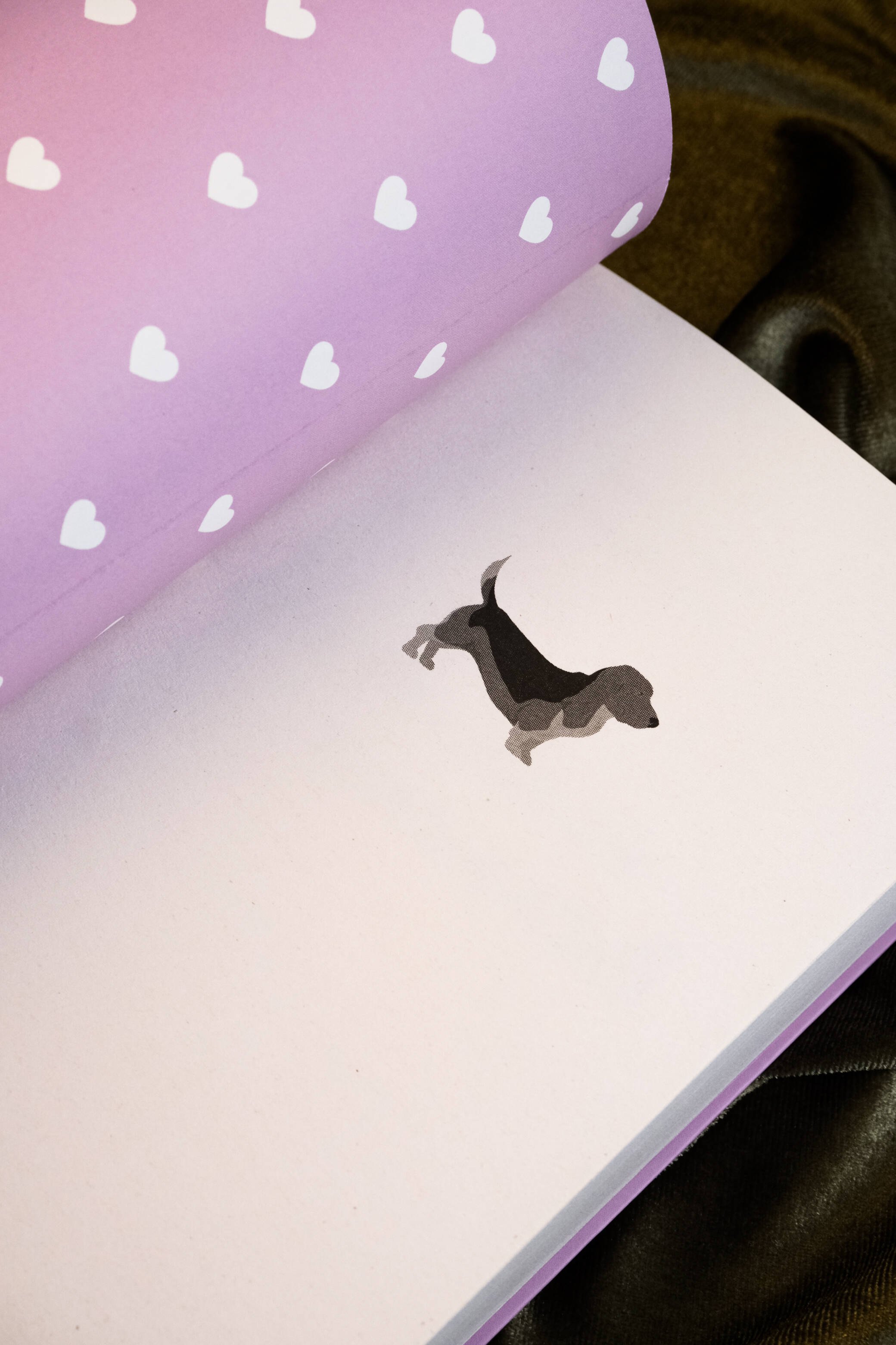 Изображение бумажной книги