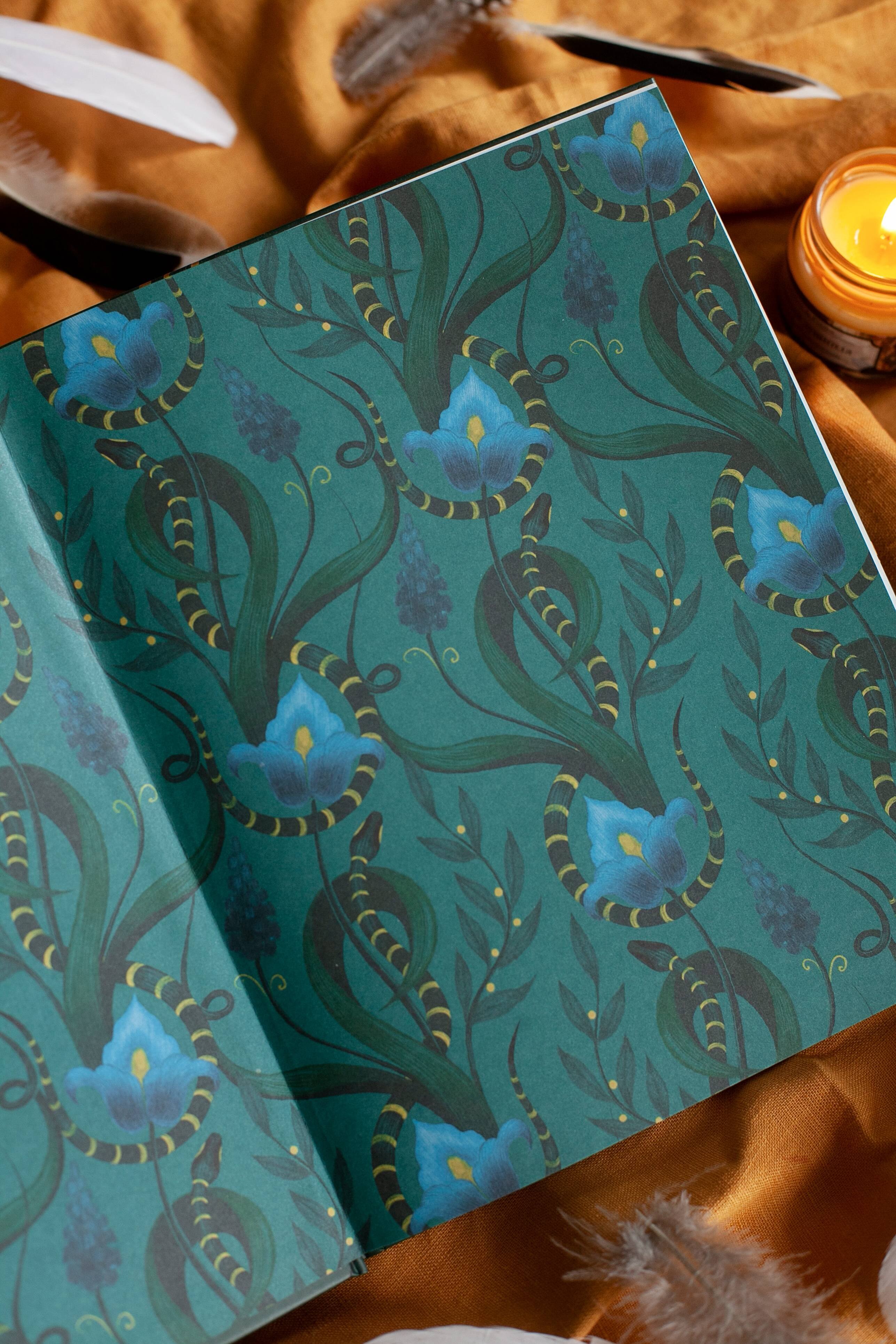 Изображение бумажной книги