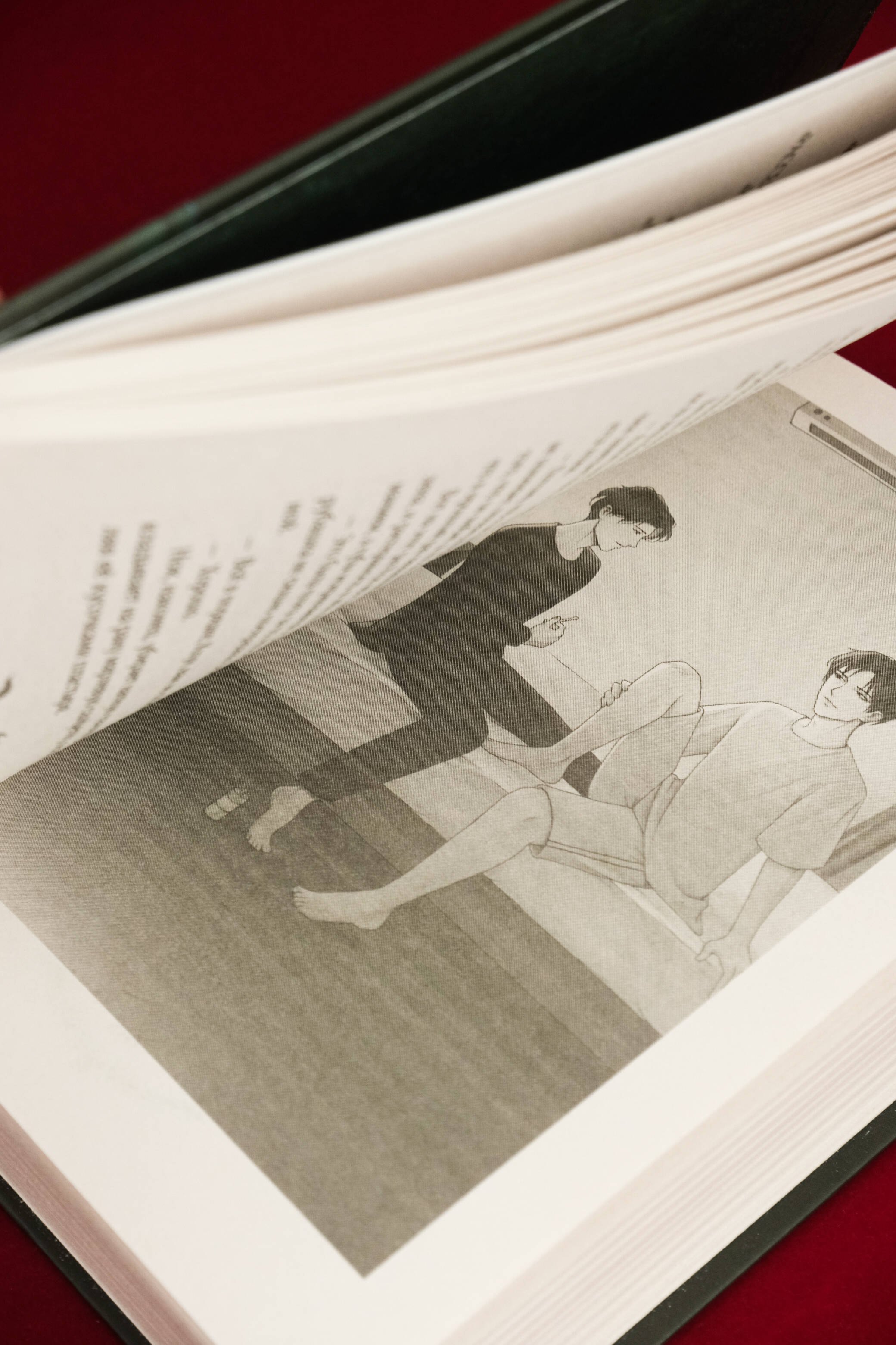 Изображение бумажной книги