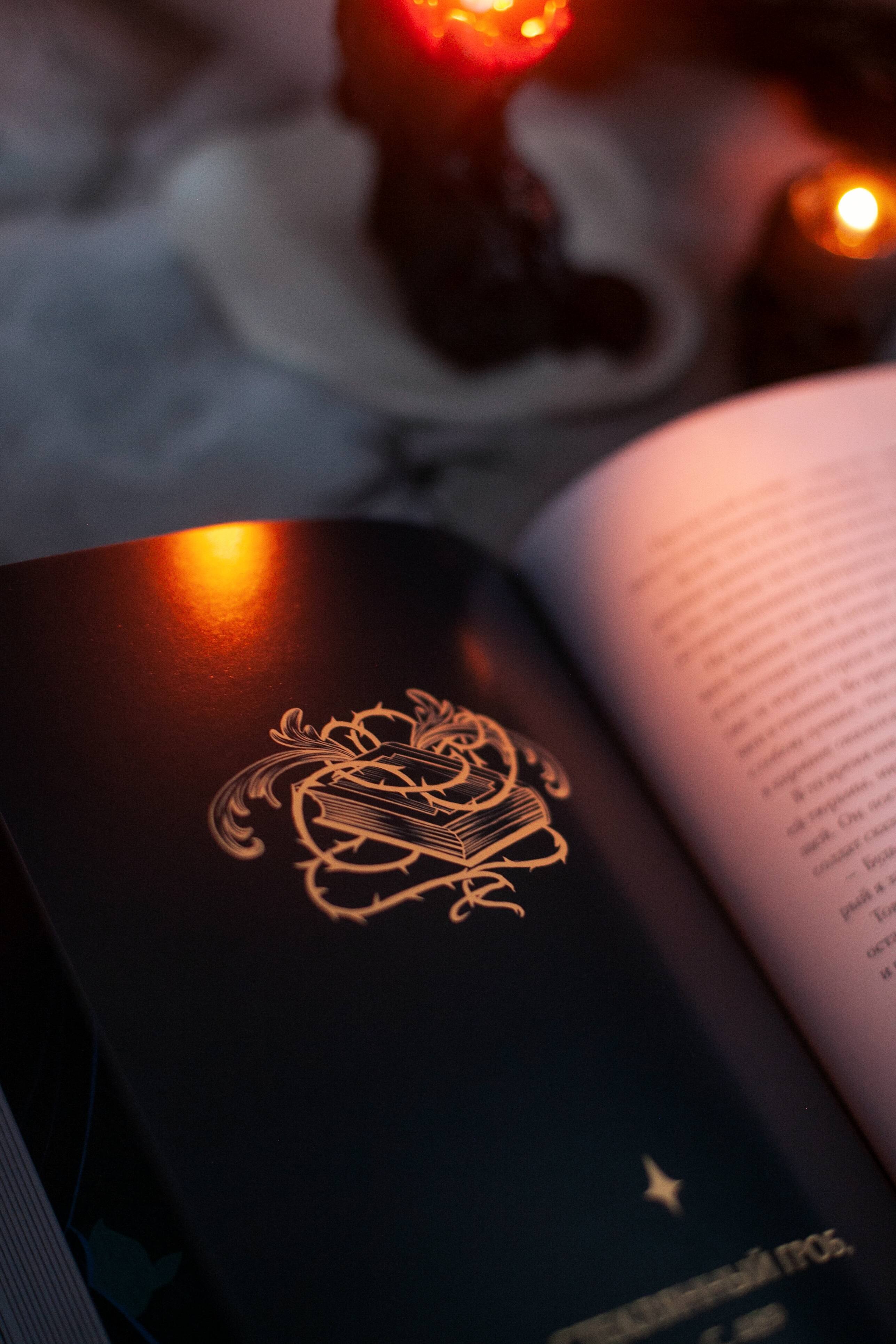 Изображение бумажной книги