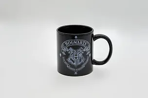 Кружка Хогвартс (черная в коробочке) 2698055