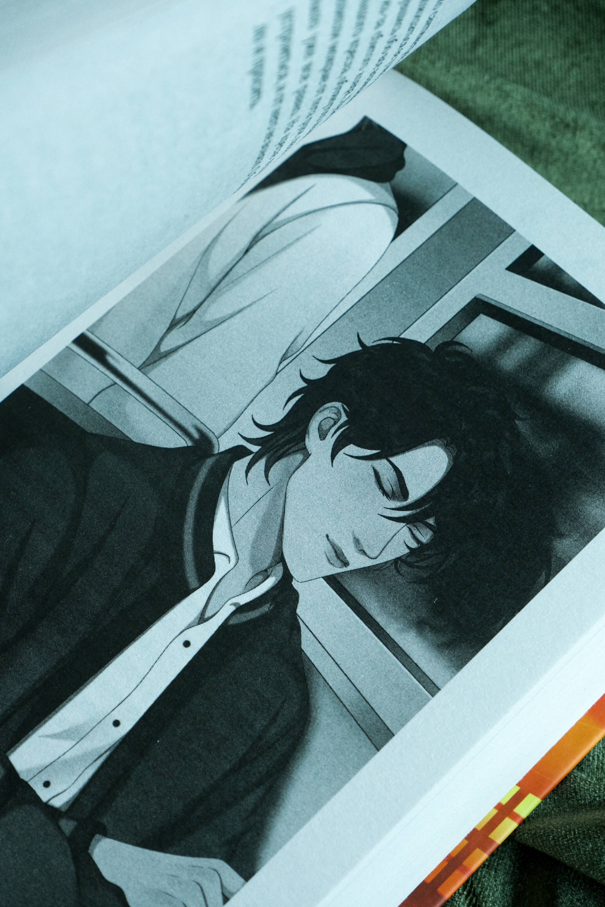 Изображение бумажной книги